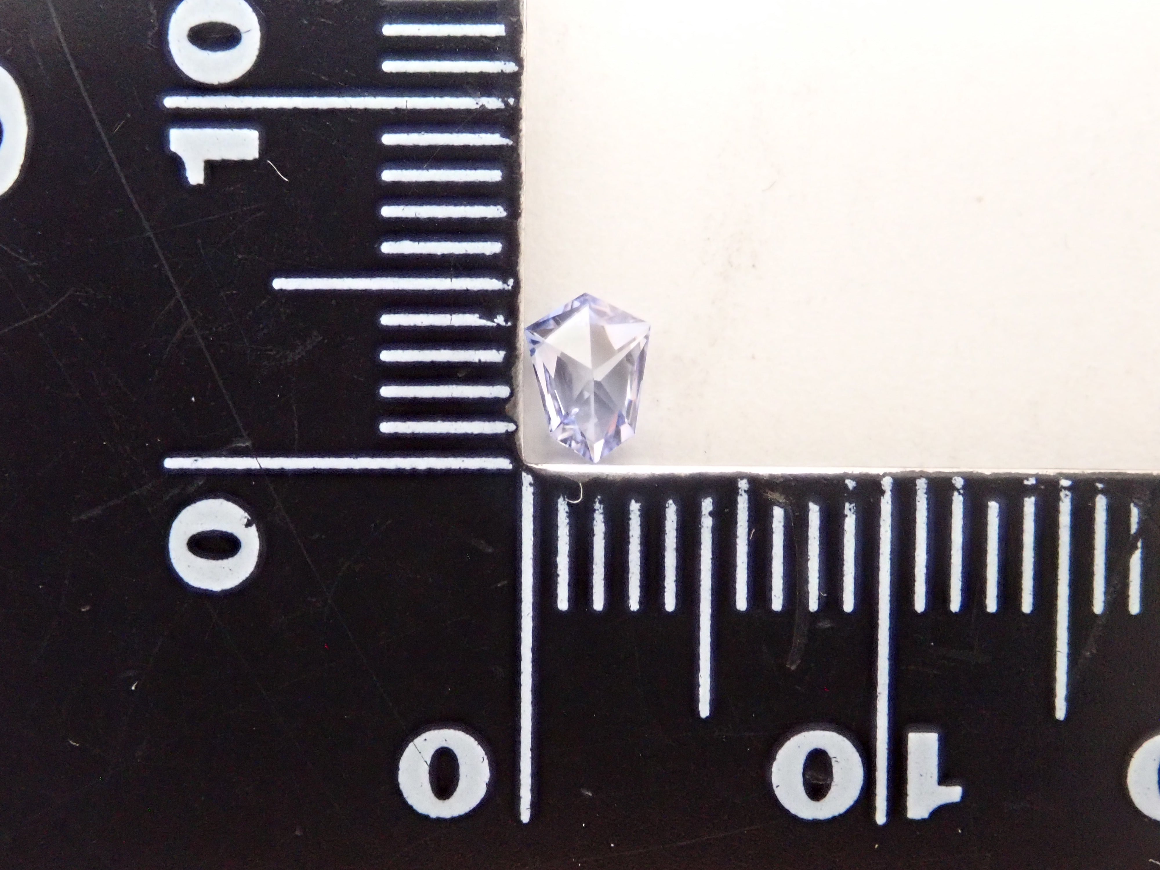 スリランカ産ブルーサファイア（アイスブルー） 0.272ctルース