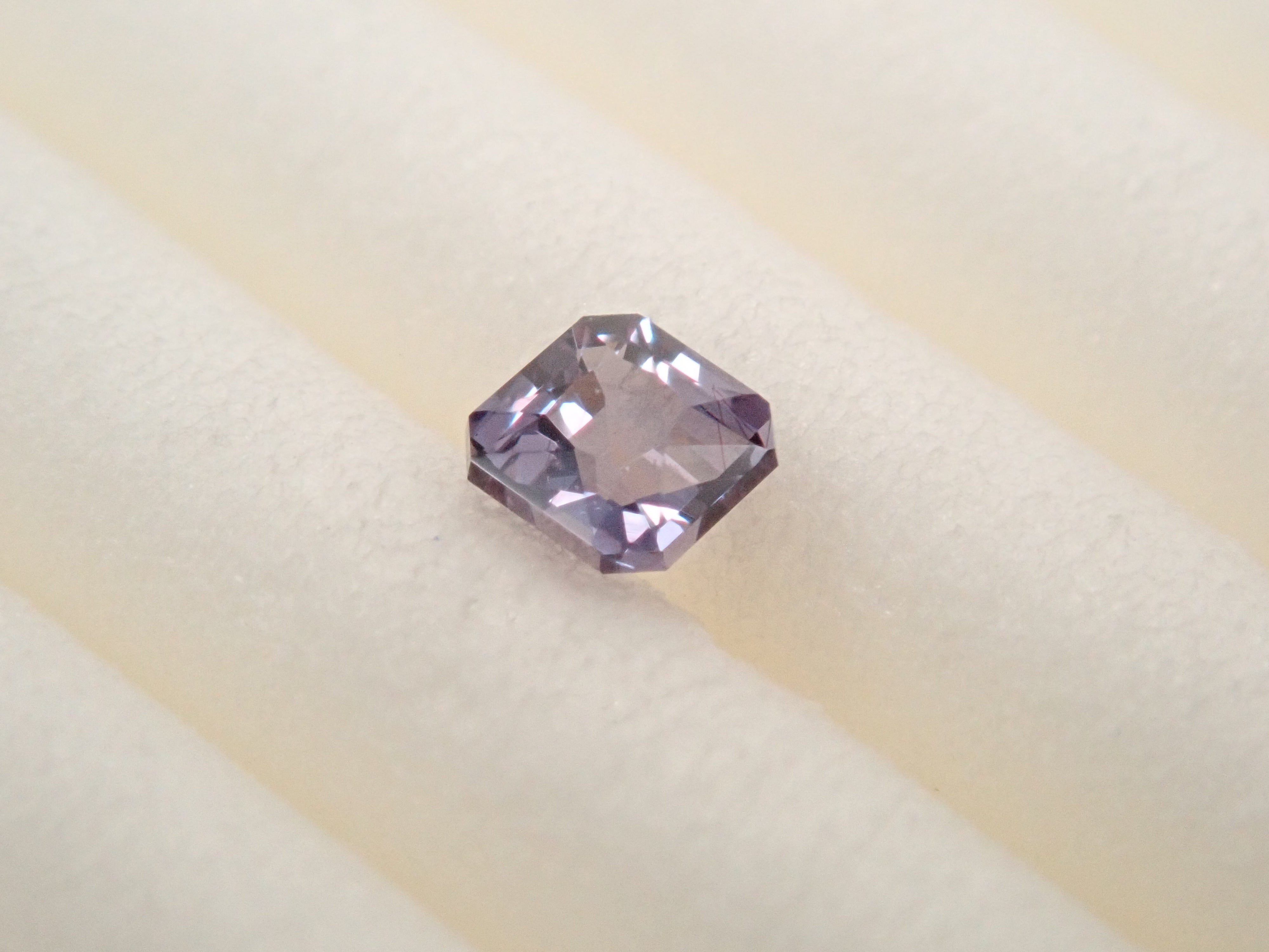 【12559928掲載】タンザニア産ベキリーブルーガーネット（カラーチェンジガーネット） 0.102ctルース