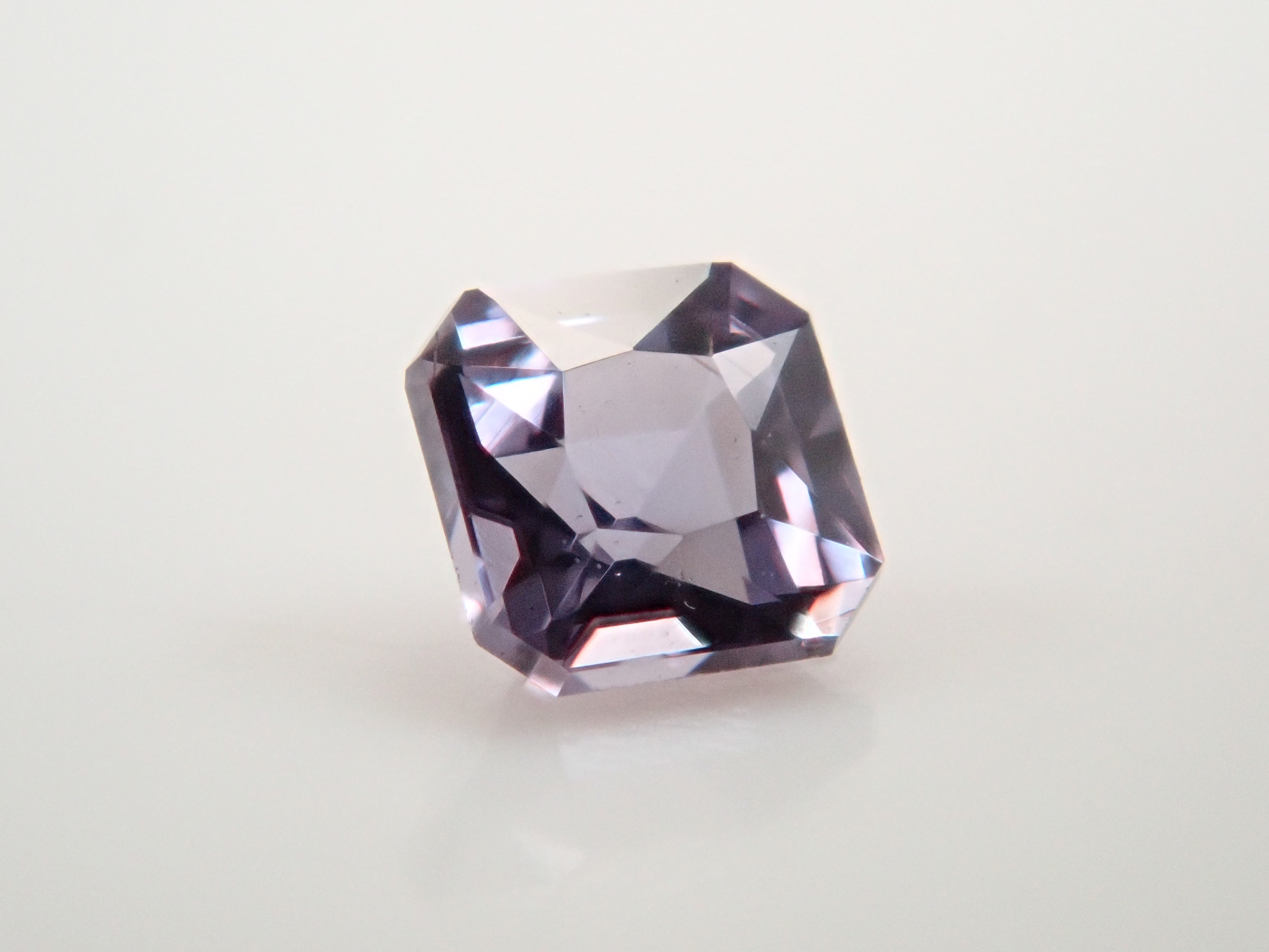 【12559928掲載】タンザニア産ベキリーブルーガーネット（カラーチェンジガーネット） 0.102ctルース