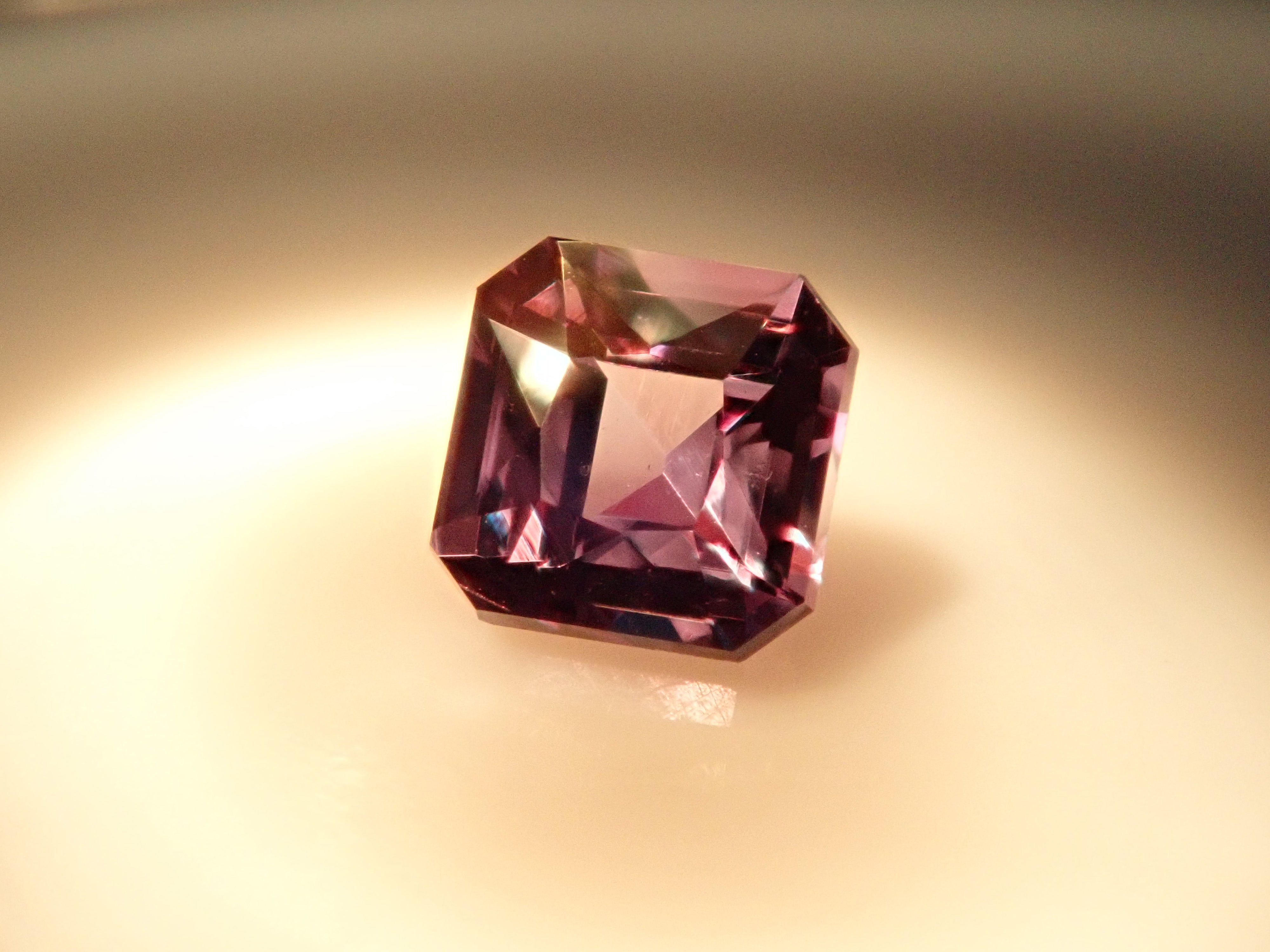 【12559928掲載】タンザニア産ベキリーブルーガーネット（カラーチェンジガーネット） 0.102ctルース