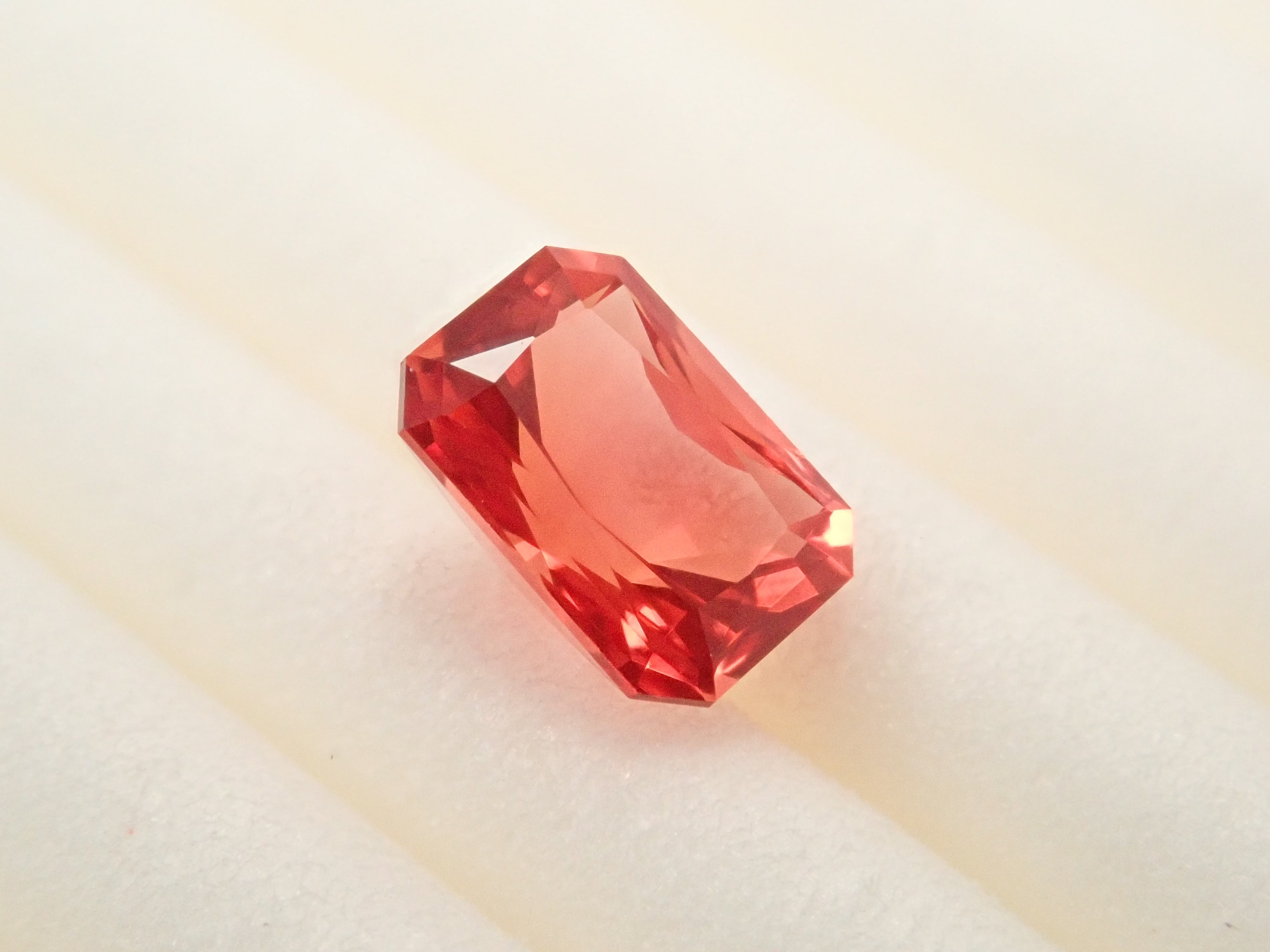 【12561308掲載】アメリカ産オレゴンサンストーン 0.428ctルース