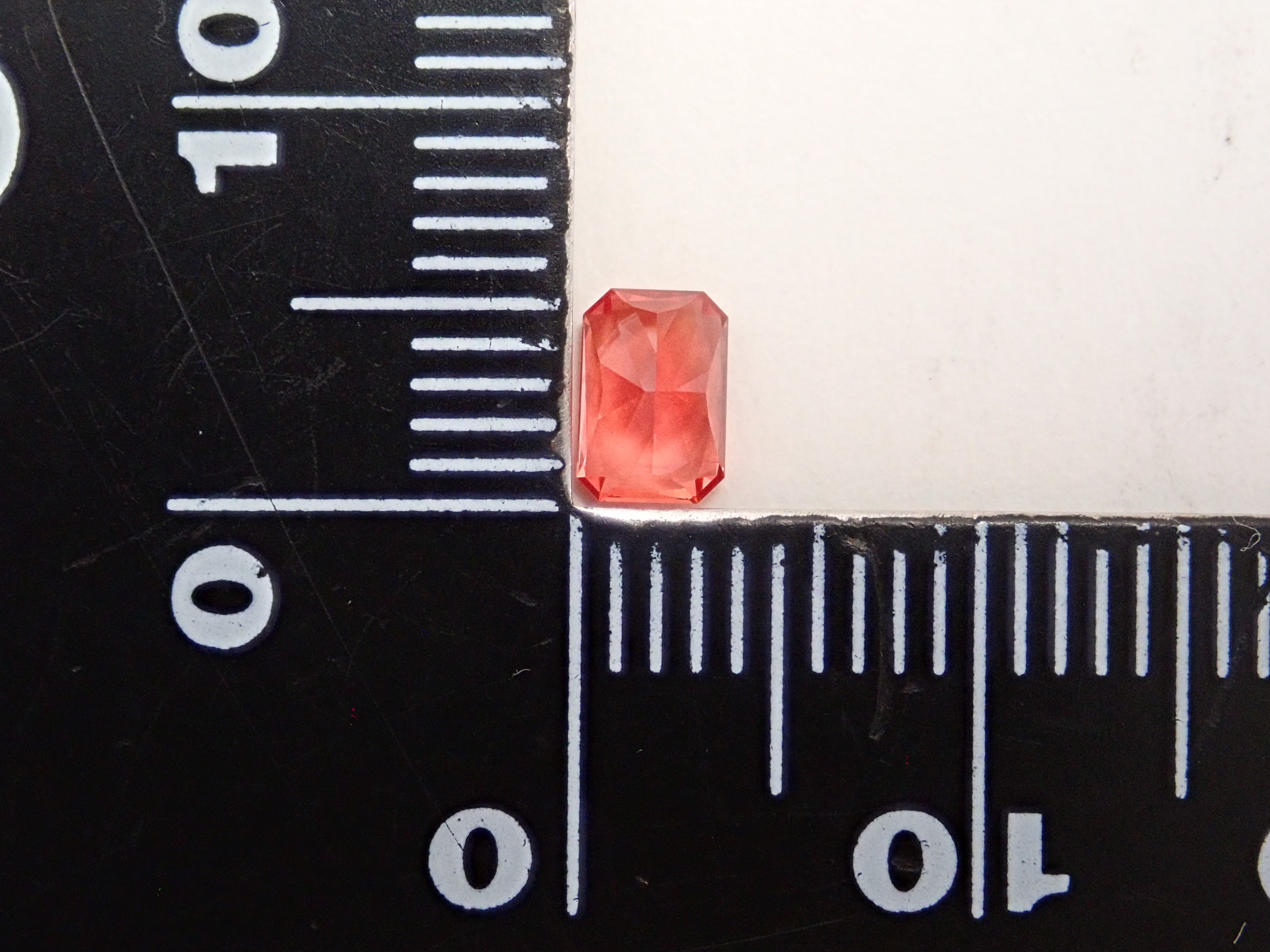 【12561308掲載】アメリカ産オレゴンサンストーン 0.428ctルース