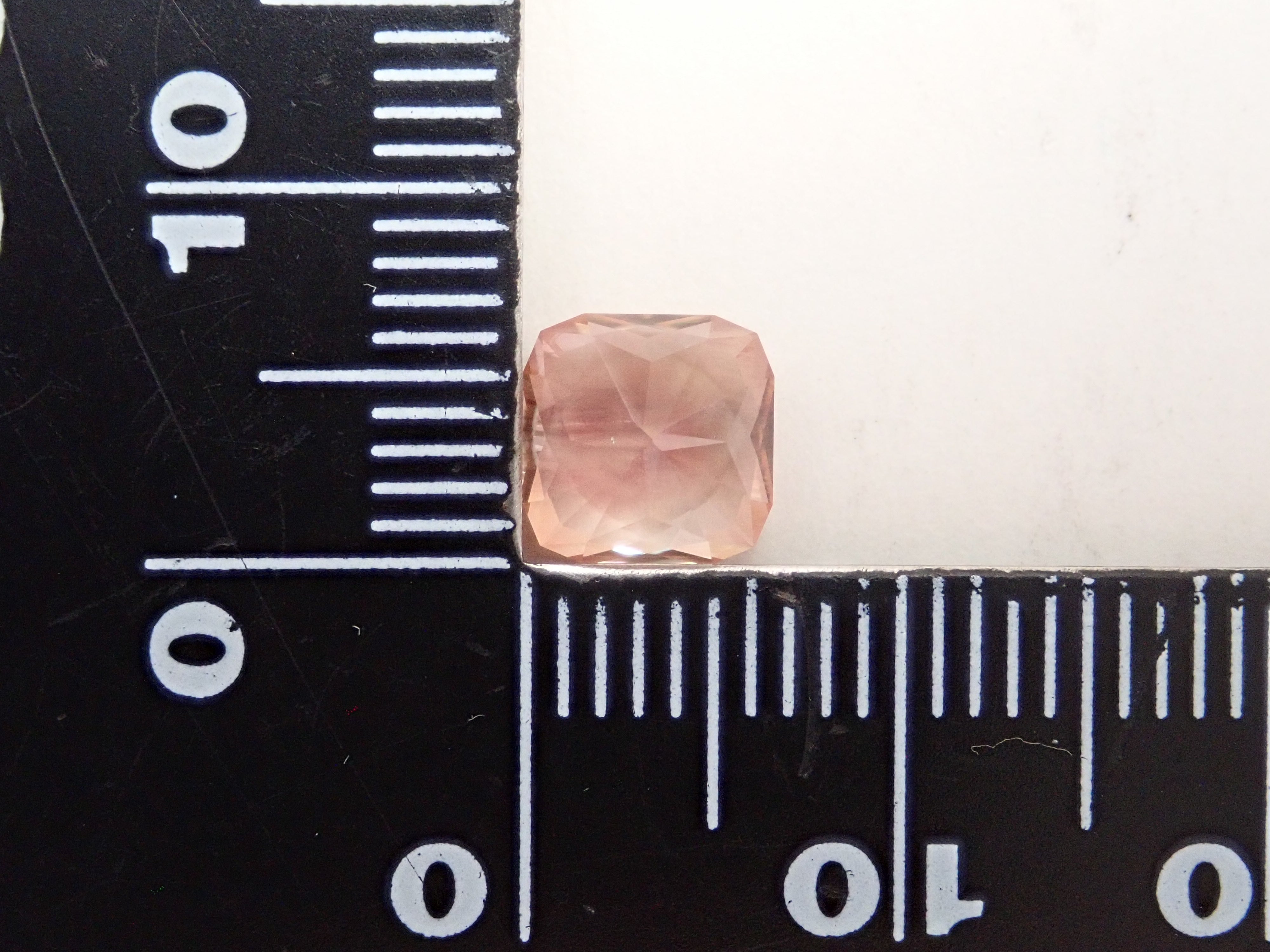 【12561310掲載】アメリカ産オレゴンサンストーン 1.362ctルース