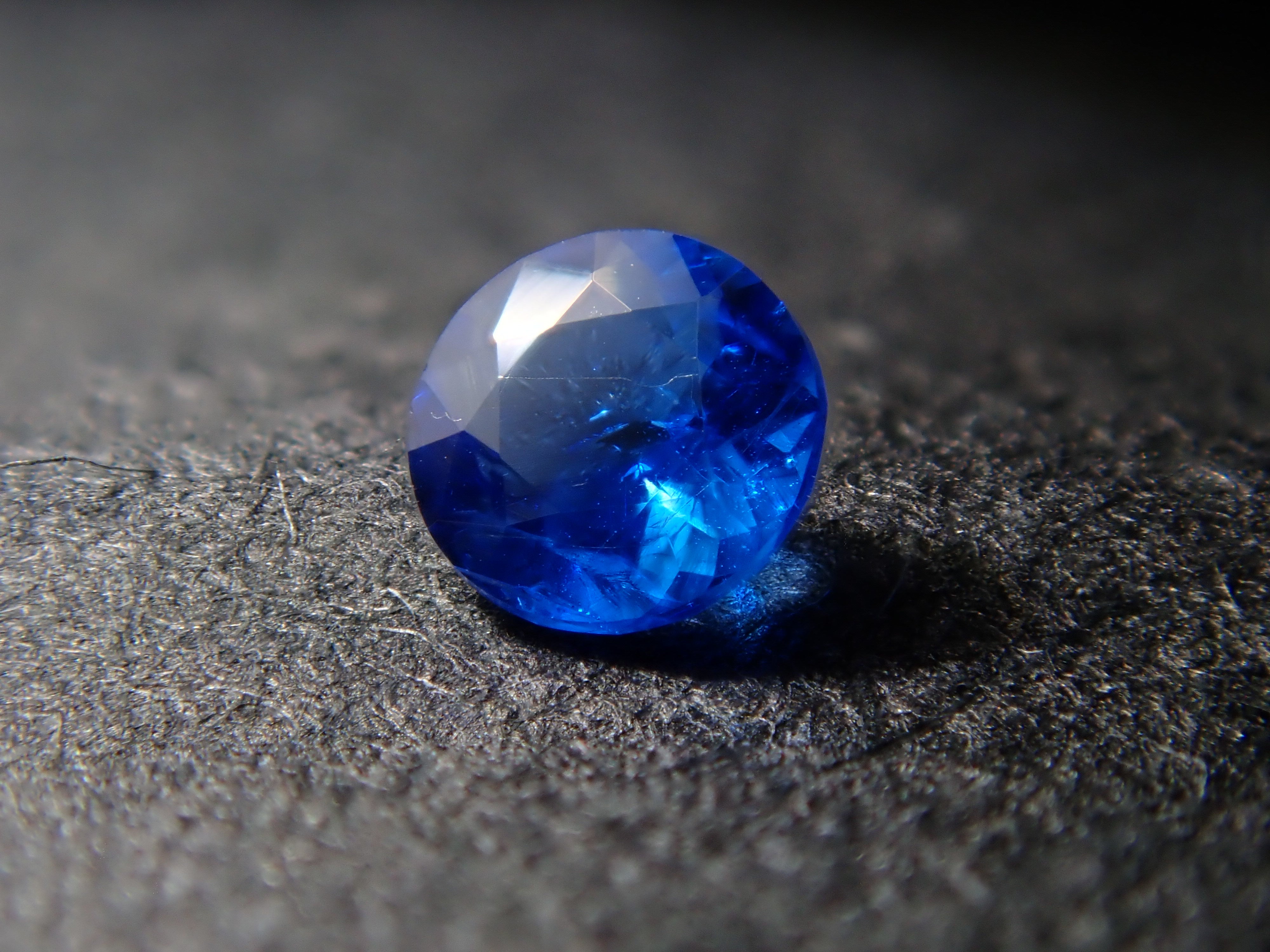 ドイツ産アウイナイト 0.035ctルース