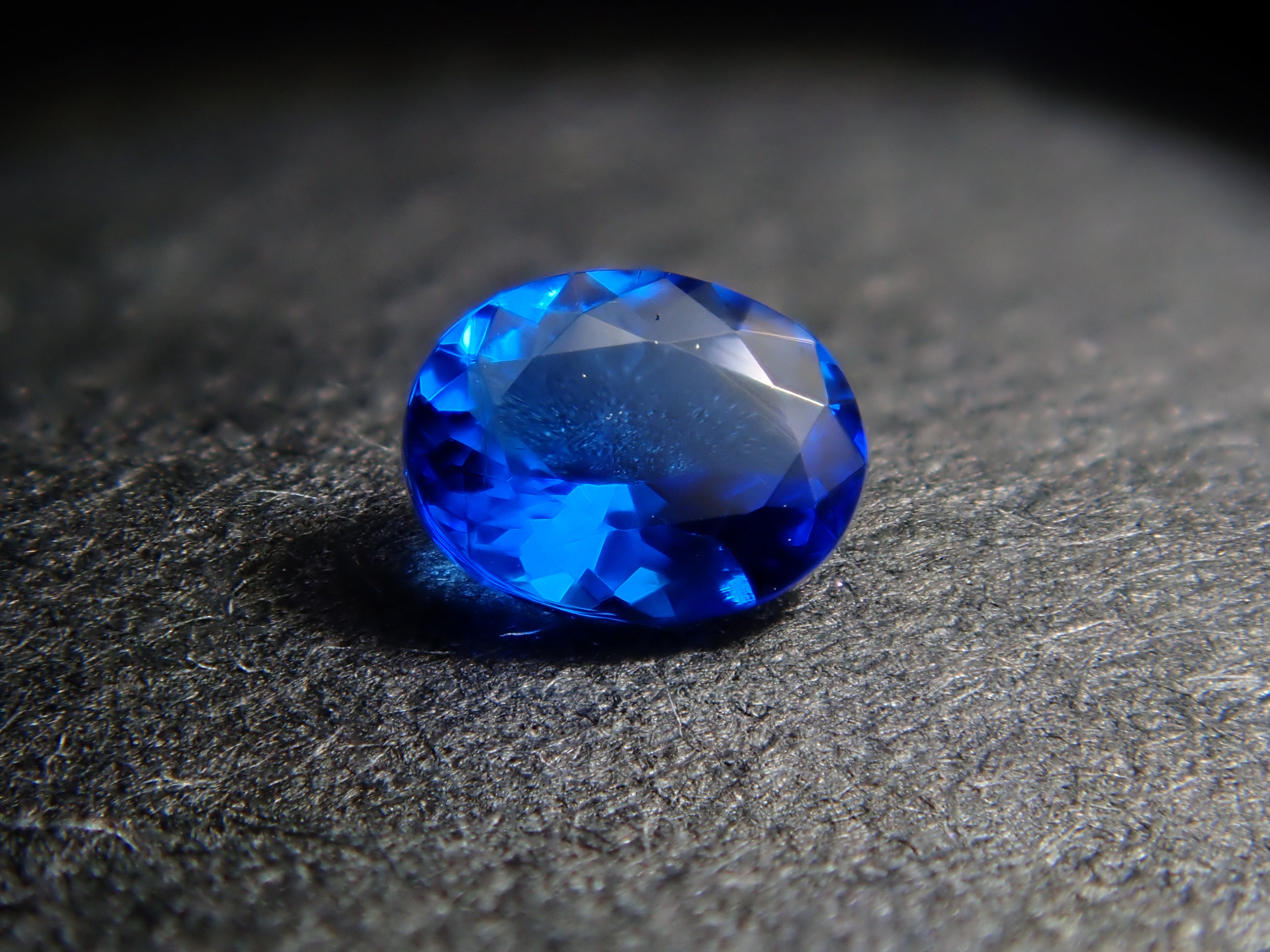 ドイツ産アウイナイト 0.048ctルース