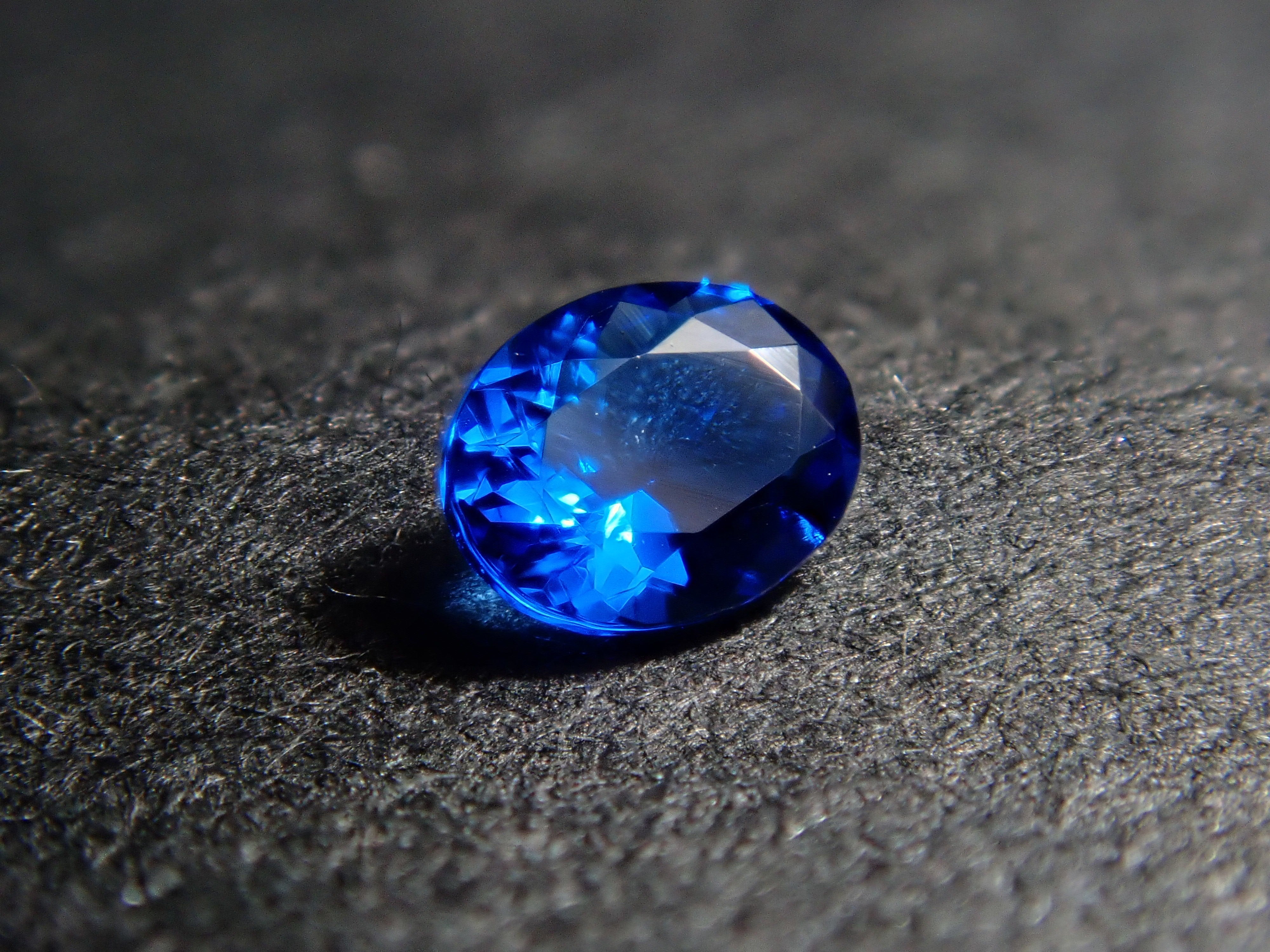 ドイツ産アウイナイト 0.048ctルース