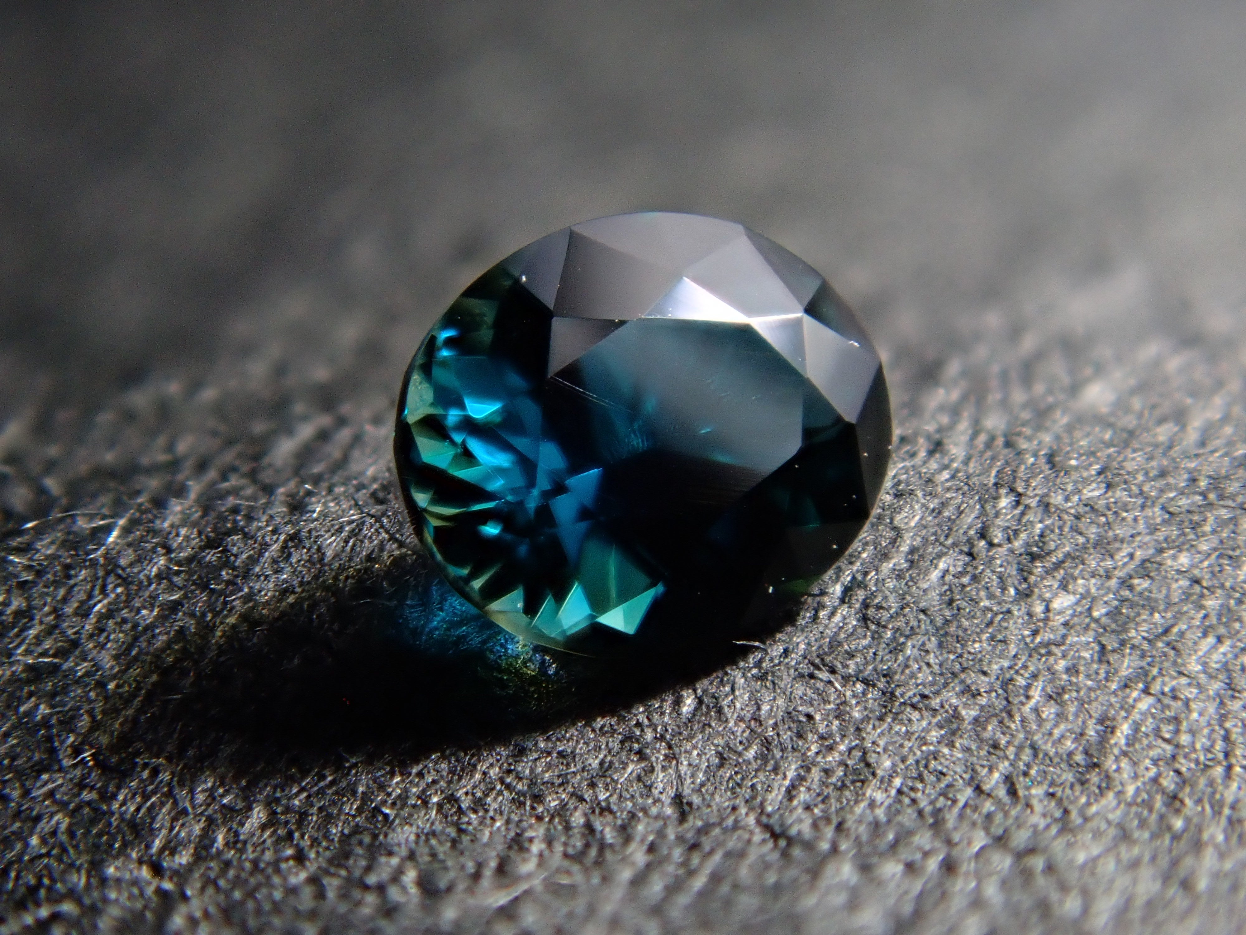 【12561504掲載】パキスタン産ラズライト（天藍石） 0.077ctルース