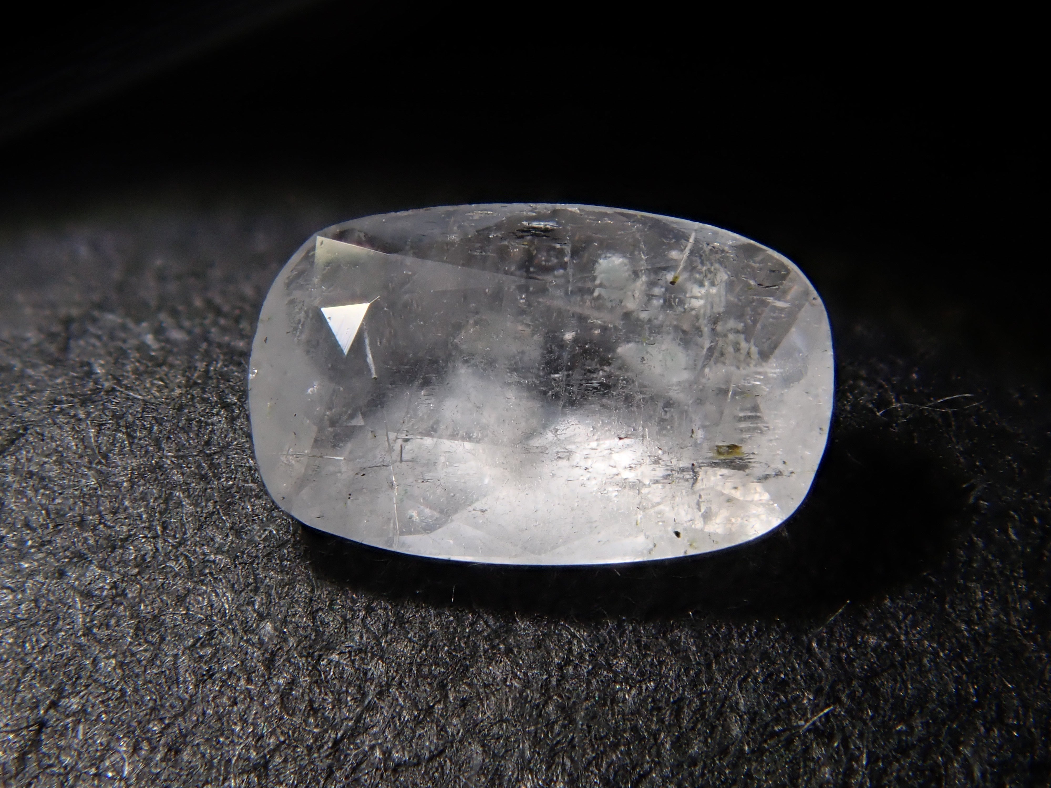 パキスタン産ヴィータニエミアイト 0.184ctルース