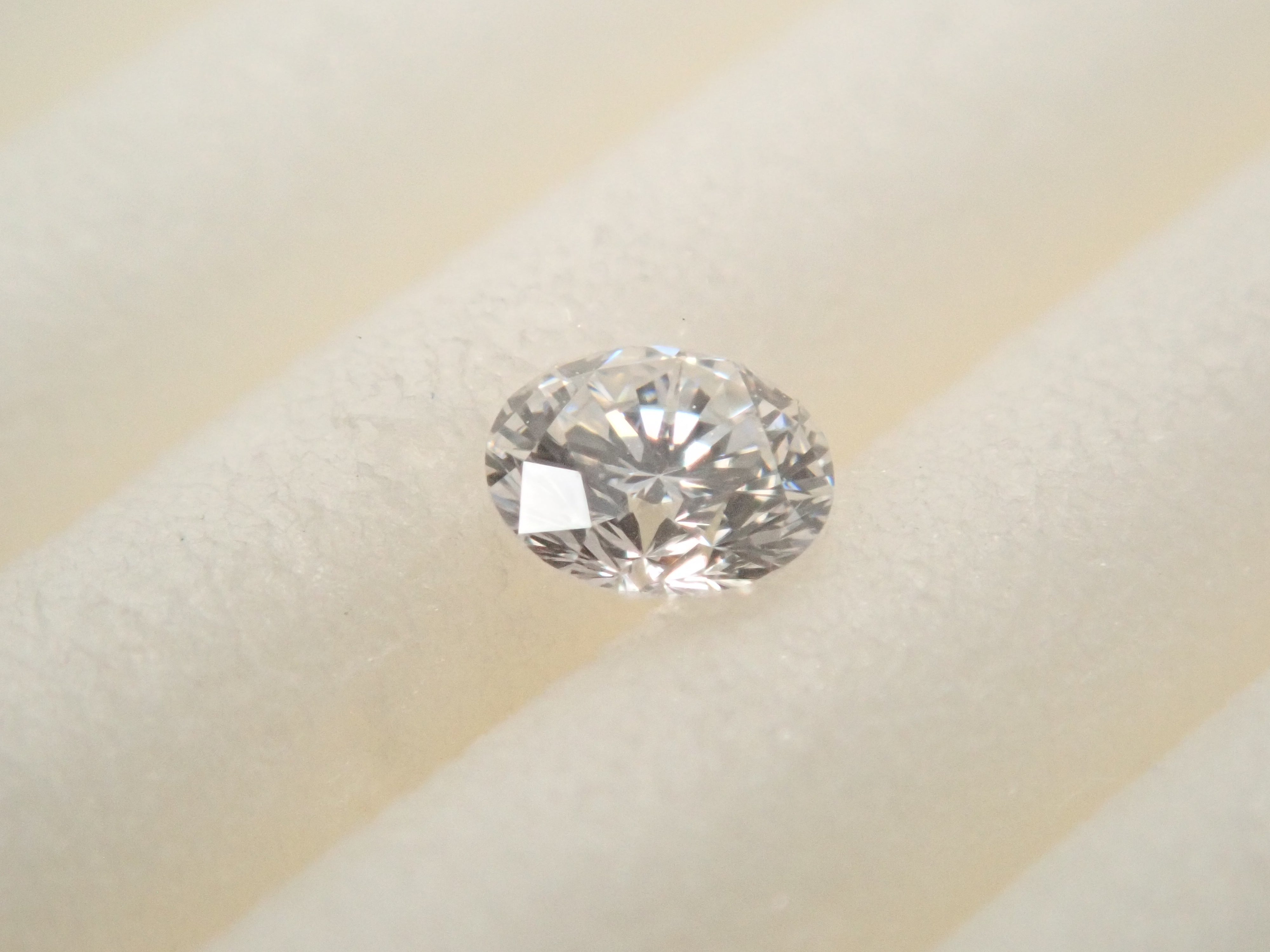 【32501848掲載】ダイヤモンド 0.094ctルース(E, VVS2, VeryGood)