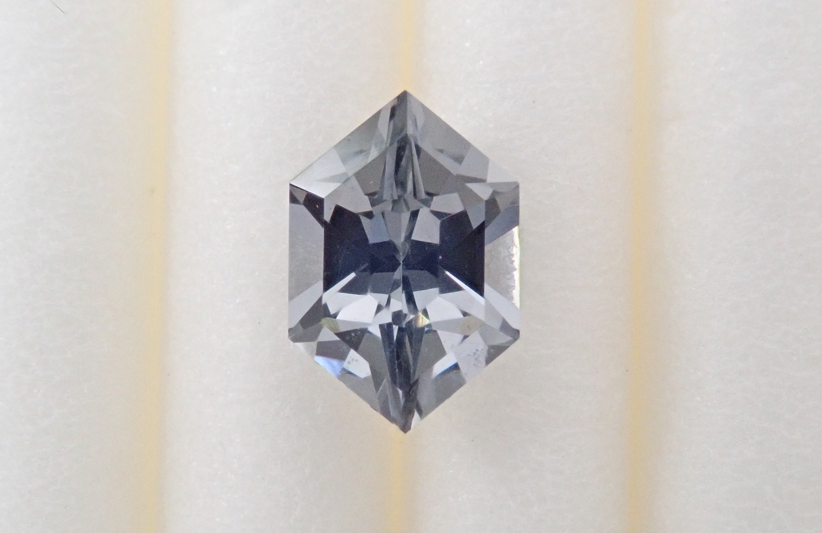 Gray spinel (platinum spinel) 0.405ct loose