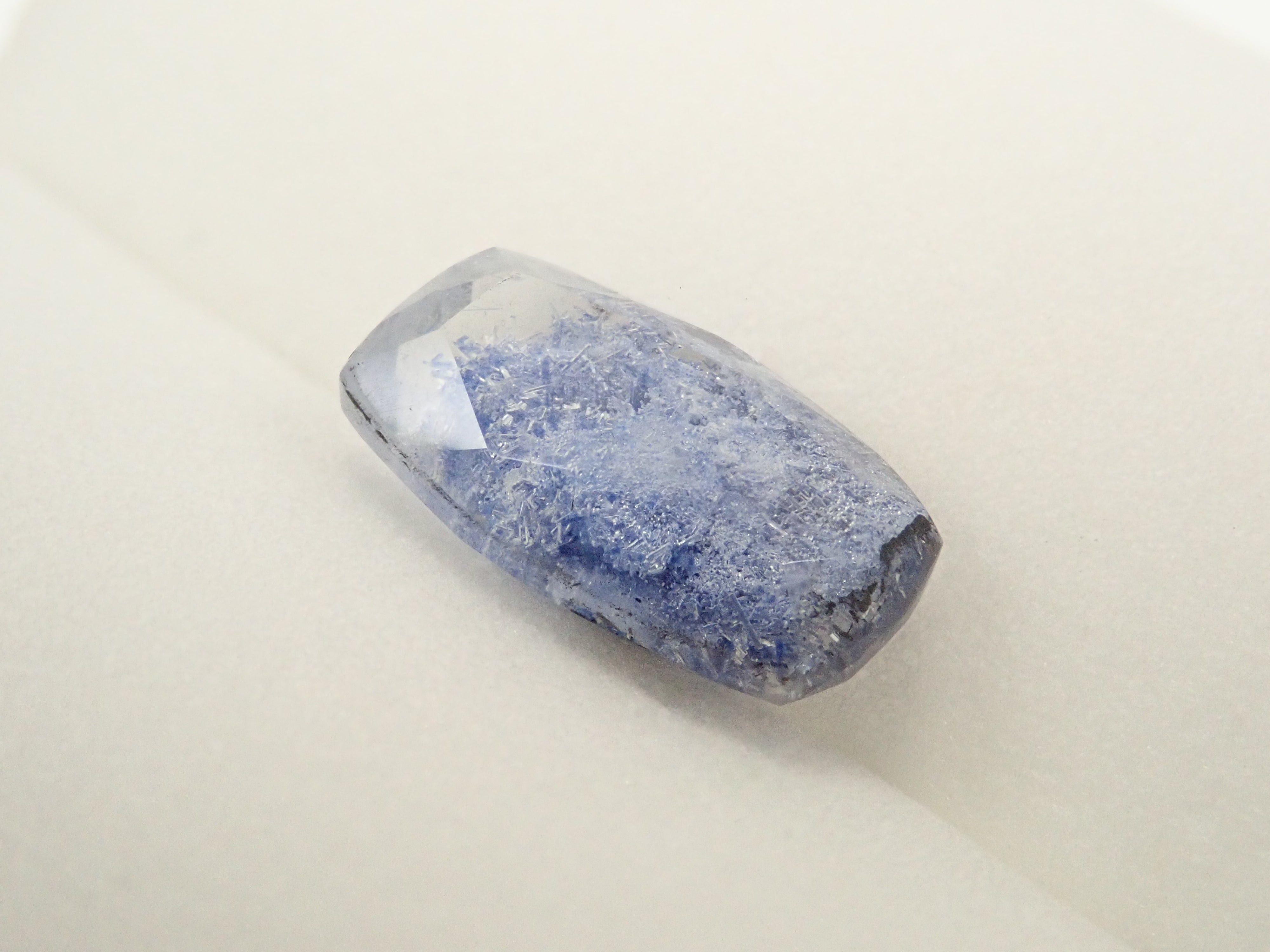 【12561954掲載】ブラジル産デュモルチェライトインクォーツ 3.009ctルース