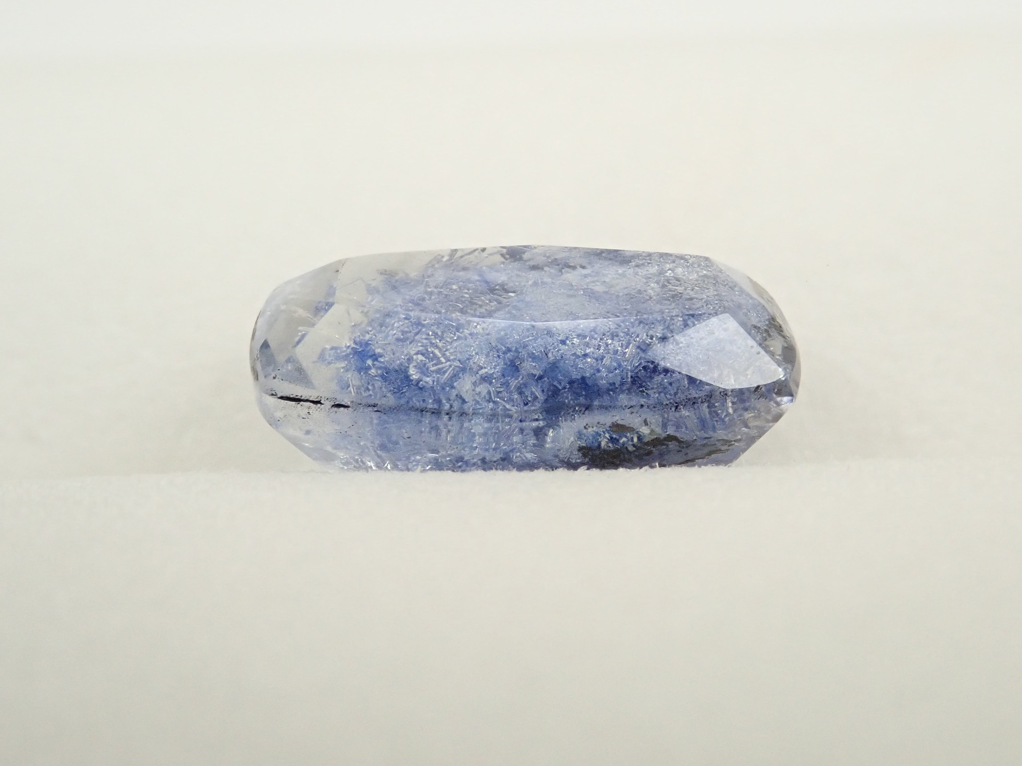 ブラジル産デュモルチェライトインクォーツ 3.009ctルース