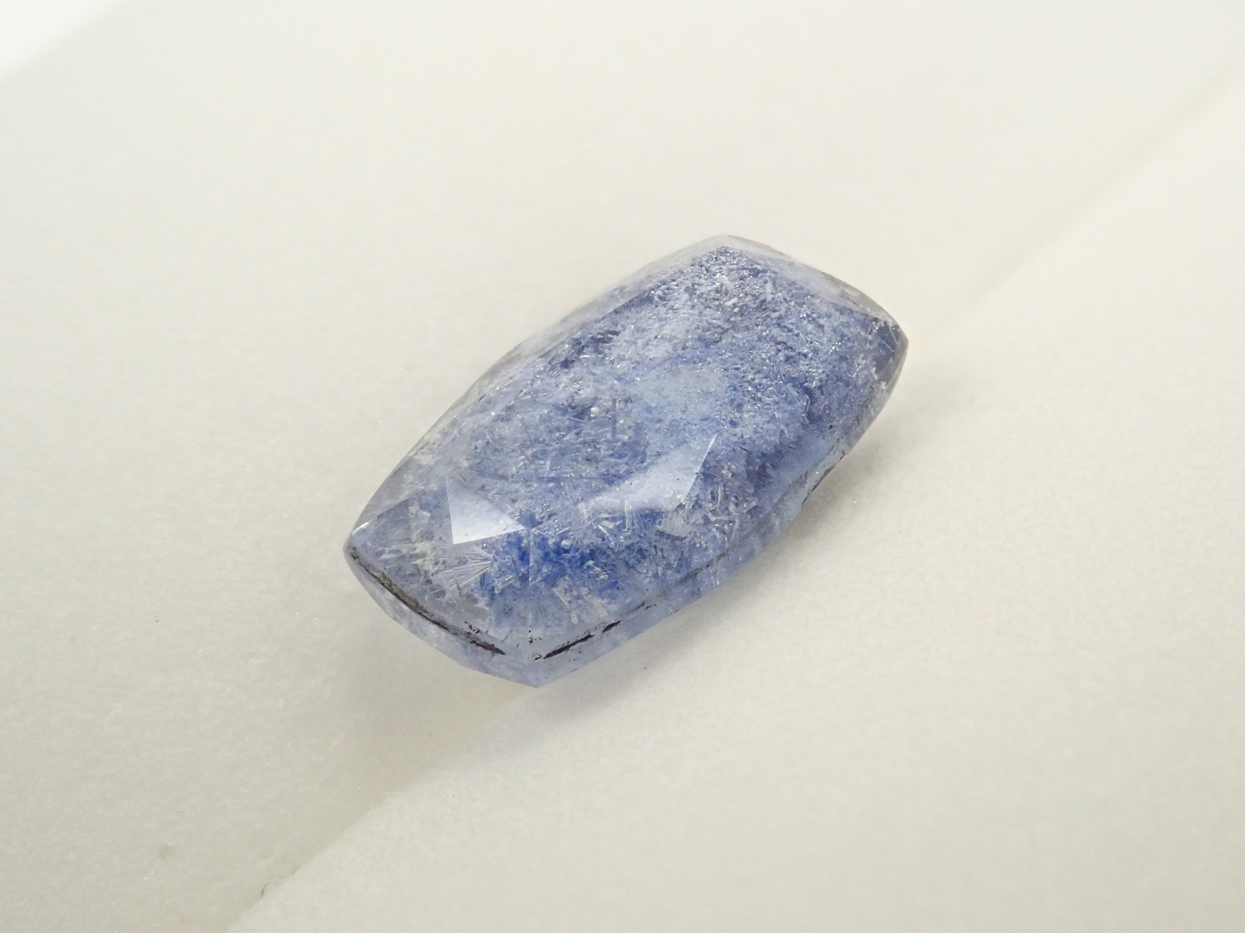 【12561954掲載】ブラジル産デュモルチェライトインクォーツ 3.009ctルース