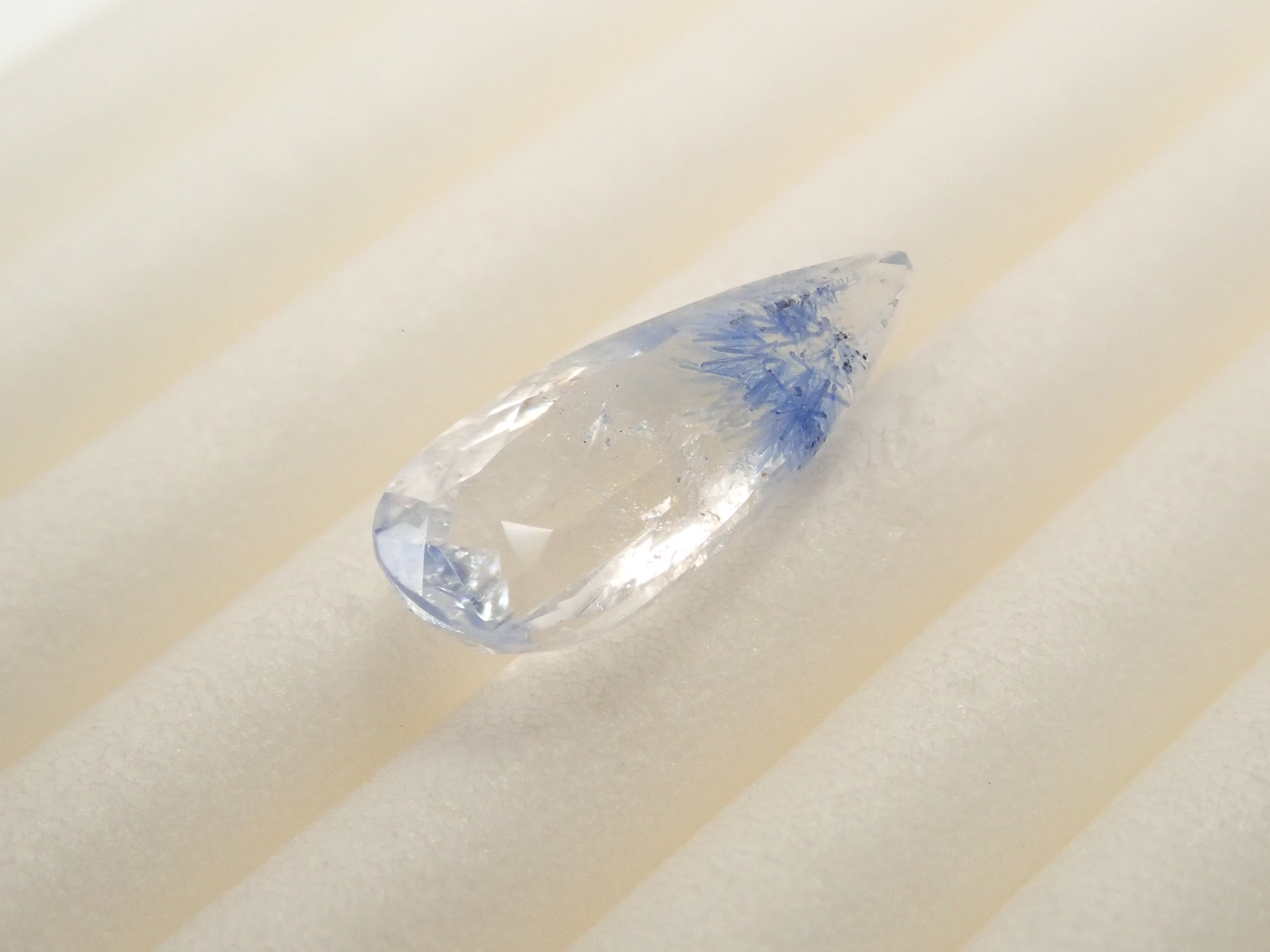 【12561956掲載】ブラジル産デュモルチェライトインクォーツ 0.937ctルース