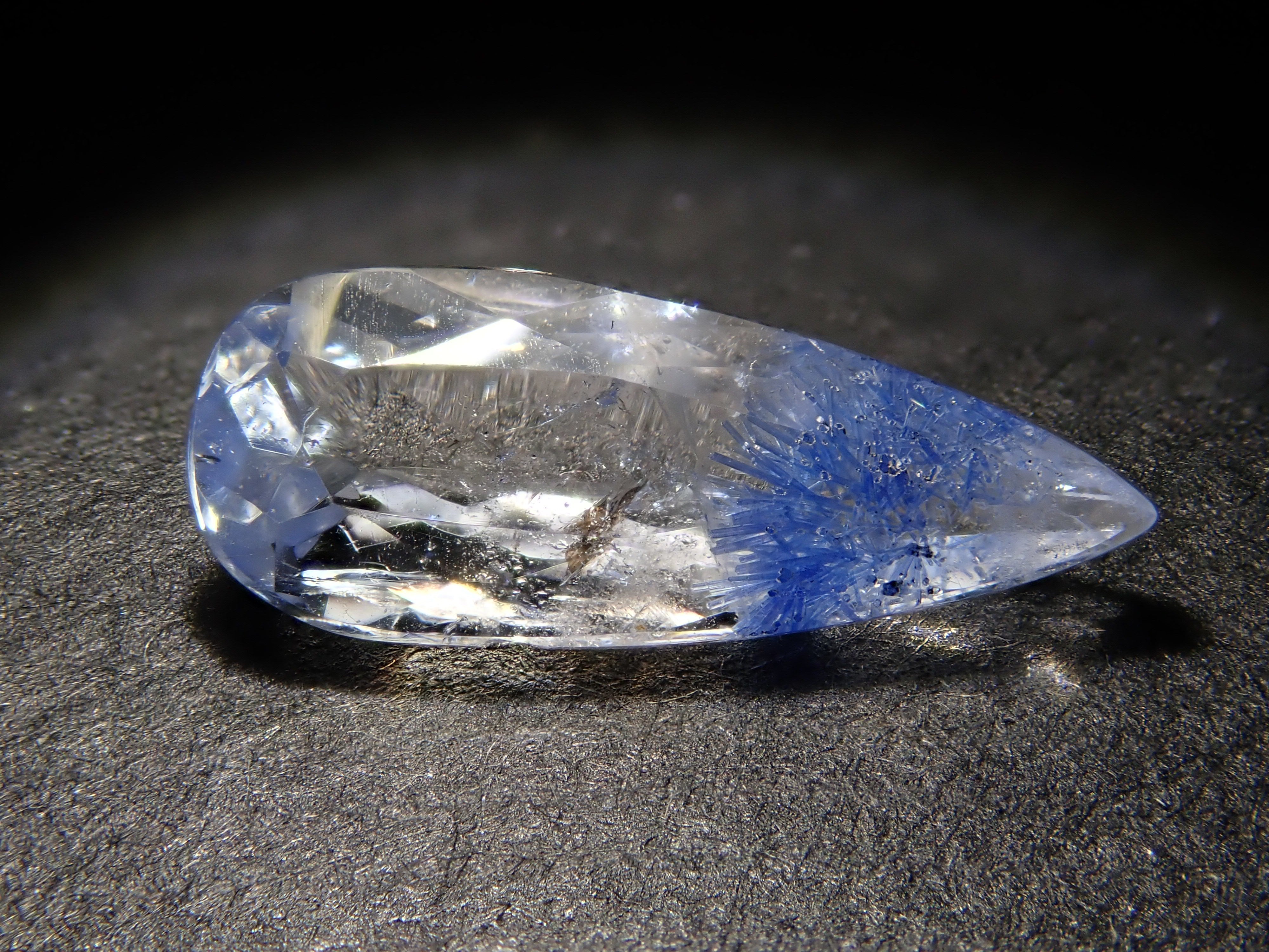 【12561956掲載】ブラジル産デュモルチェライトインクォーツ 0.937ctルース