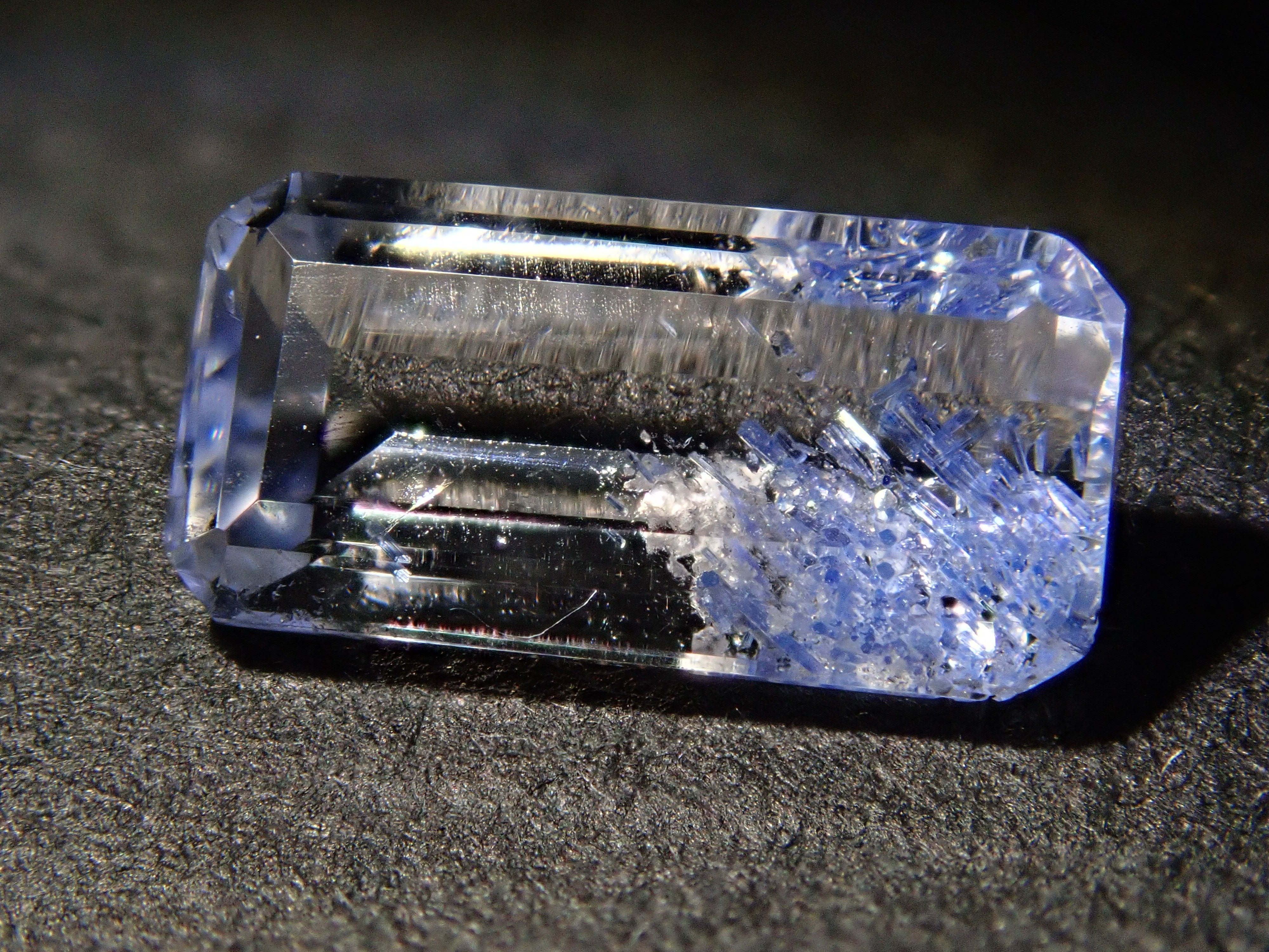 【12561961掲載】ブラジル産デュモルチェライトインクォーツ 0.787ctルース