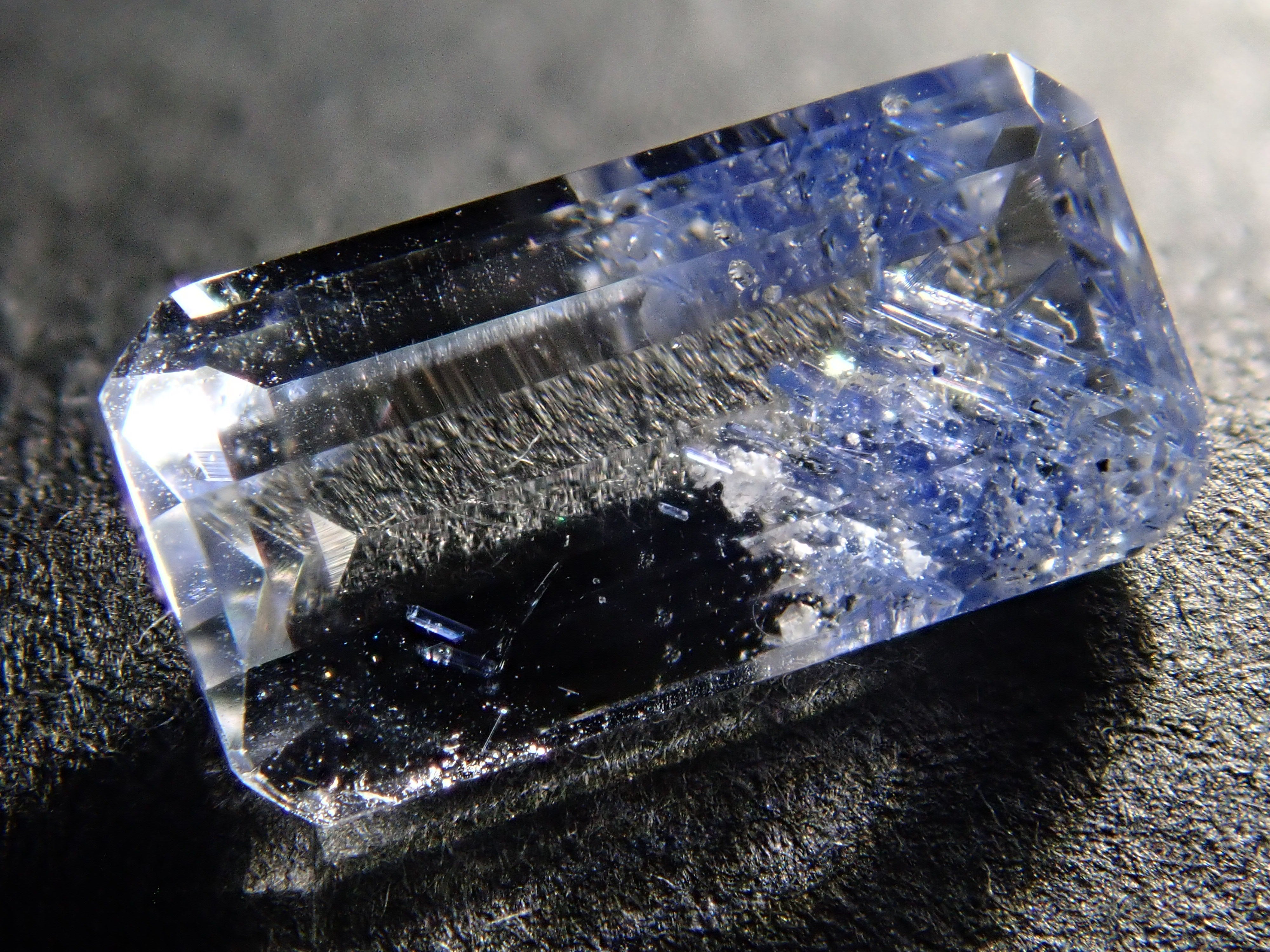 【12561961掲載】ブラジル産デュモルチェライトインクォーツ 0.787ctルース