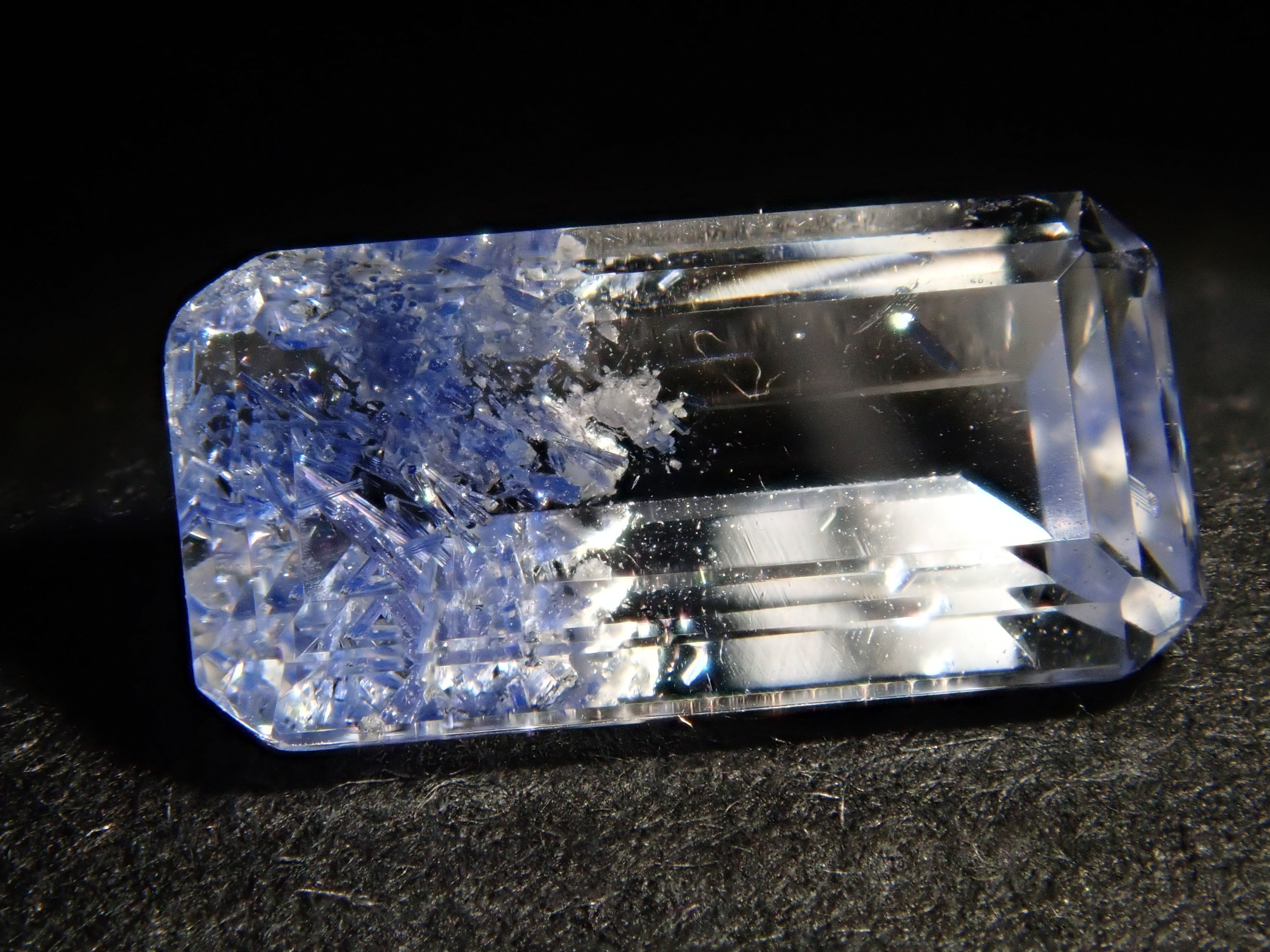 【12561961掲載】ブラジル産デュモルチェライトインクォーツ 0.787ctルース