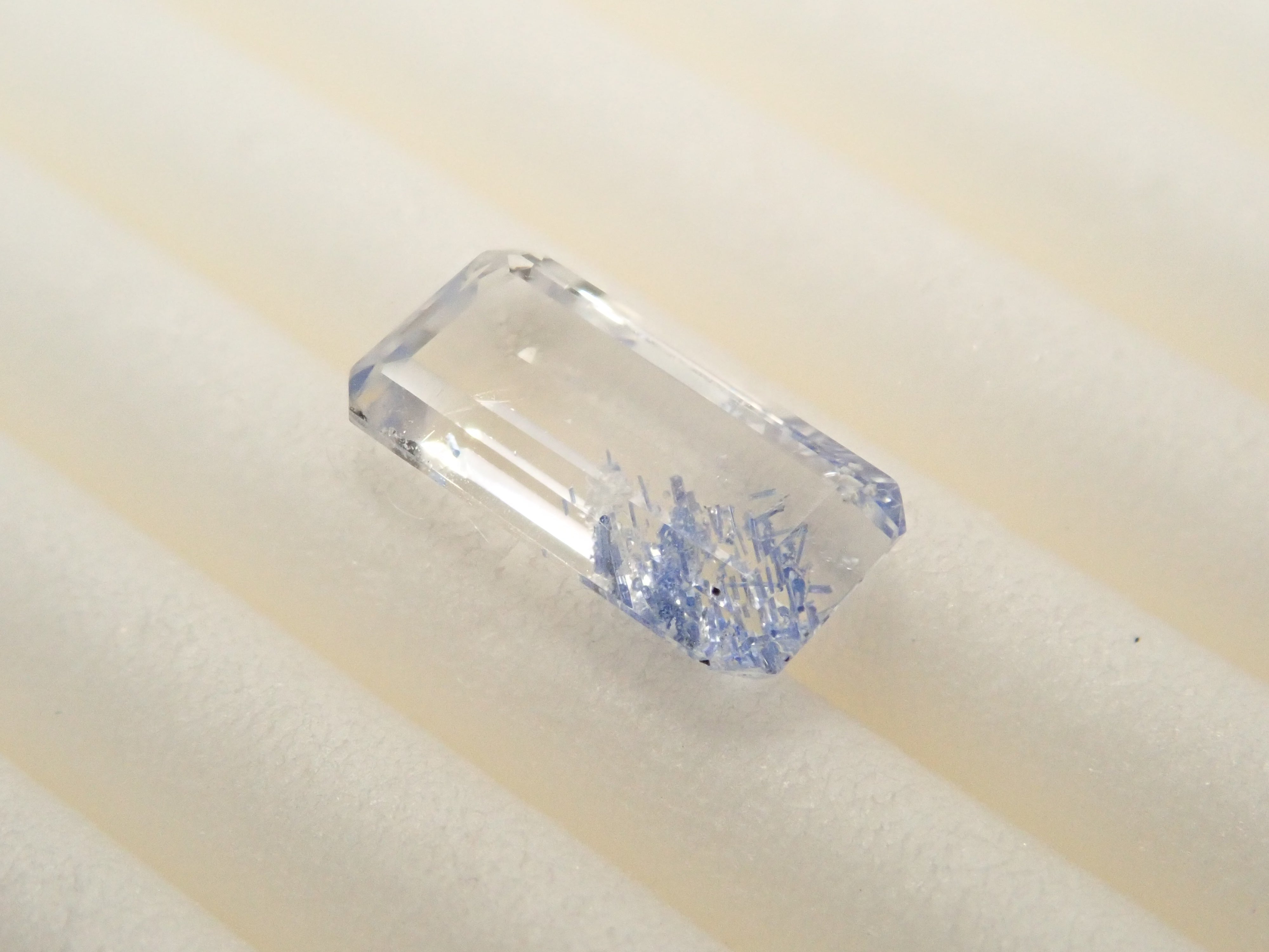 【12561961掲載】ブラジル産デュモルチェライトインクォーツ 0.787ctルース