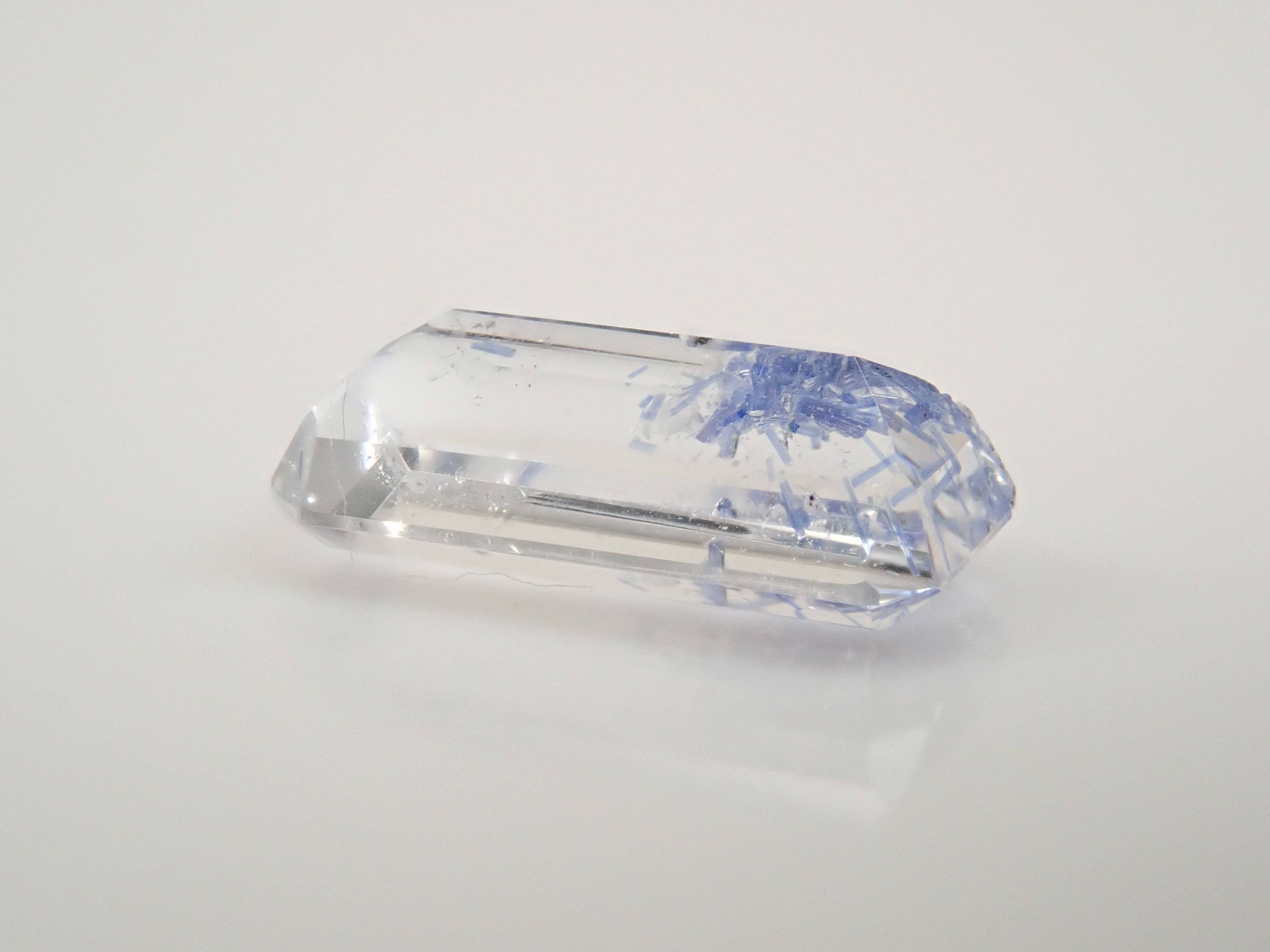 【12561961掲載】ブラジル産デュモルチェライトインクォーツ 0.787ctルース