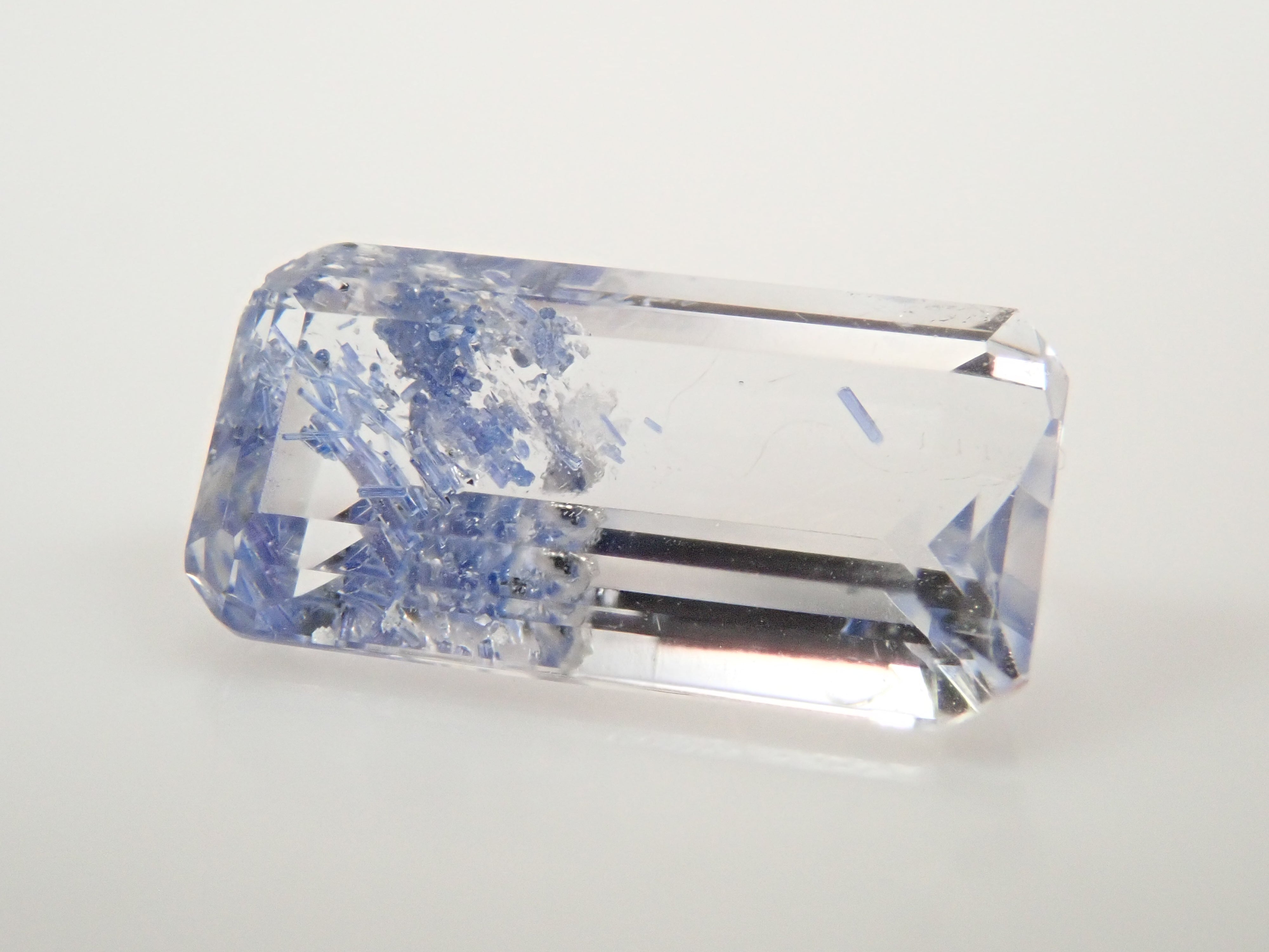 【12561961掲載】ブラジル産デュモルチェライトインクォーツ 0.787ctルース