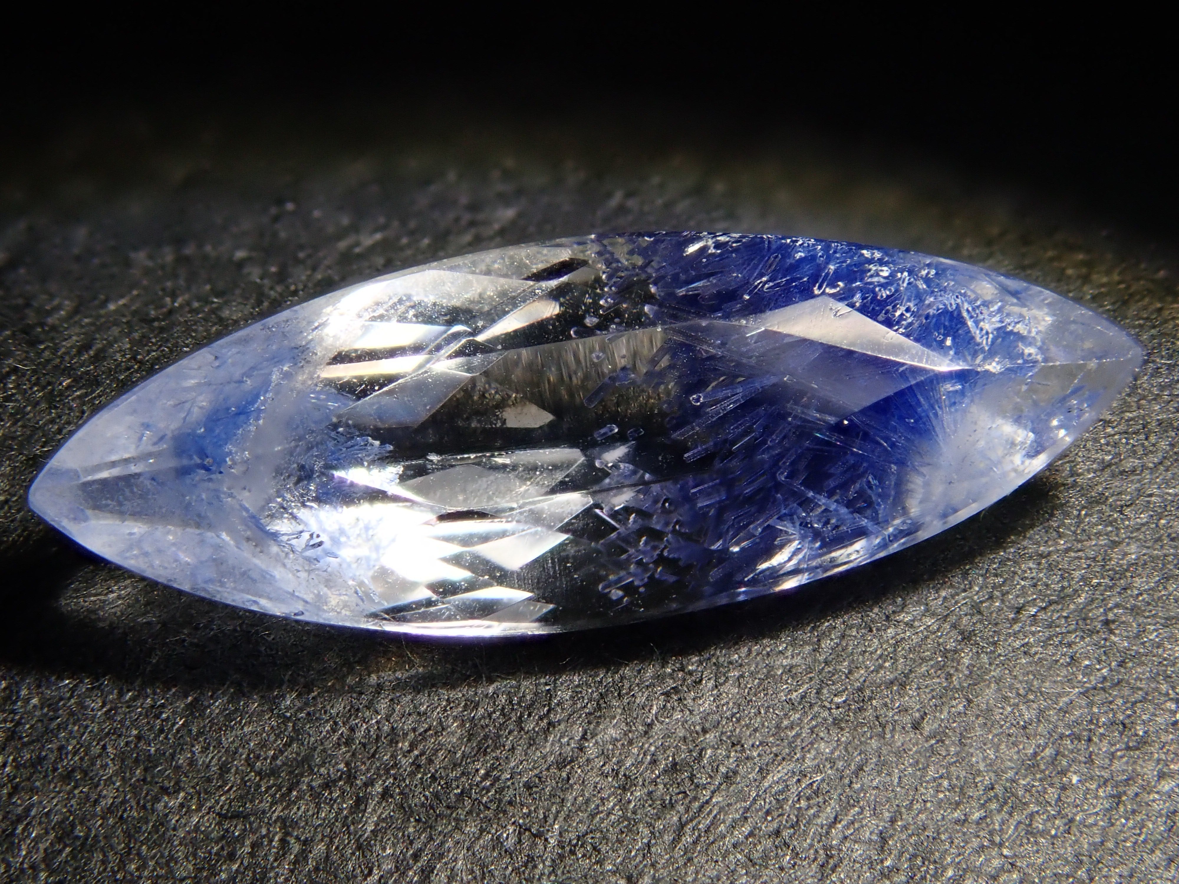 【12561965掲載】ブラジル産デュモルチェライトインクォーツ 0.880ctルース