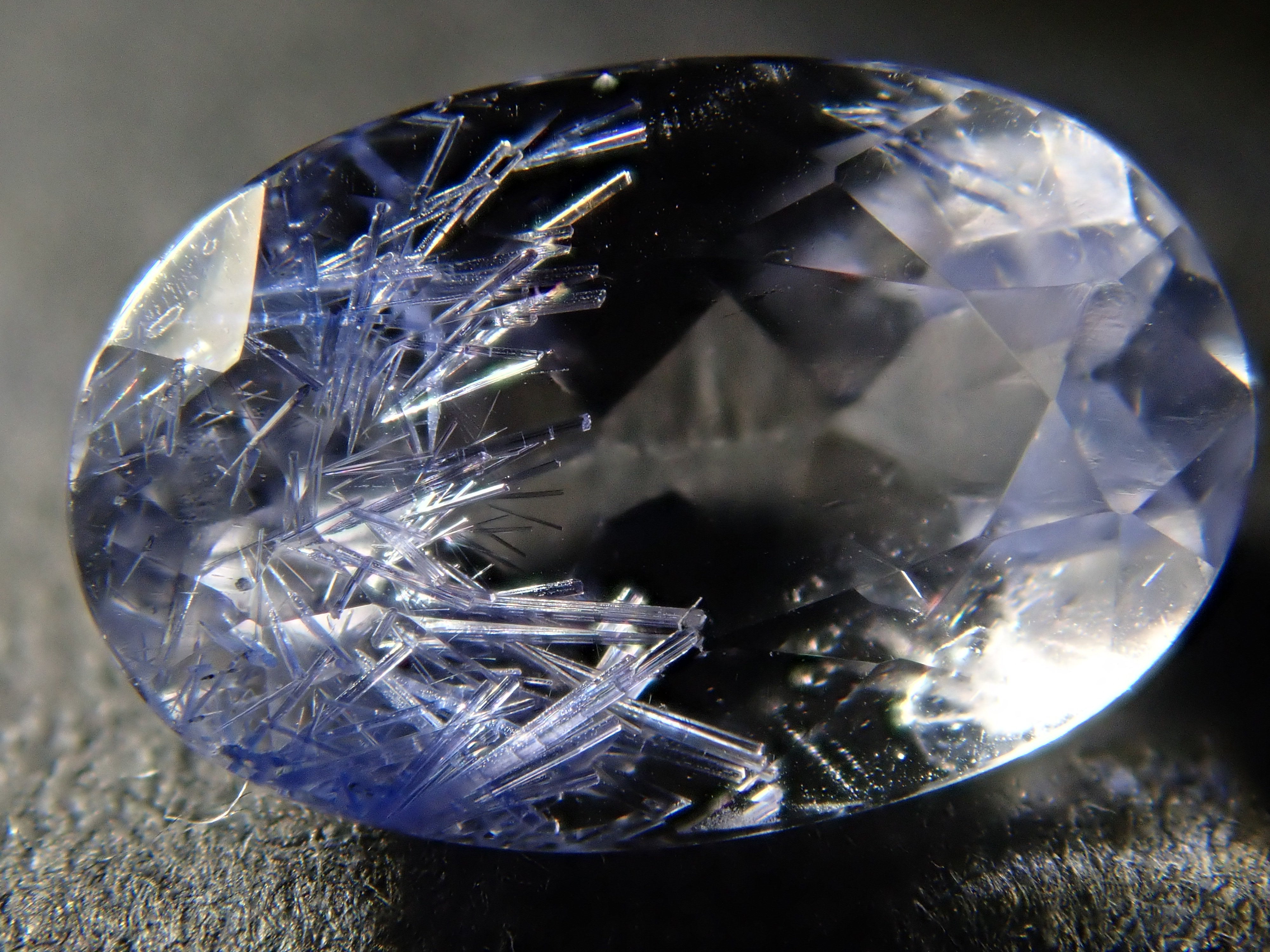 【12561966掲載】ブラジル産デュモルチェライトインクォーツ 0.867ctルース