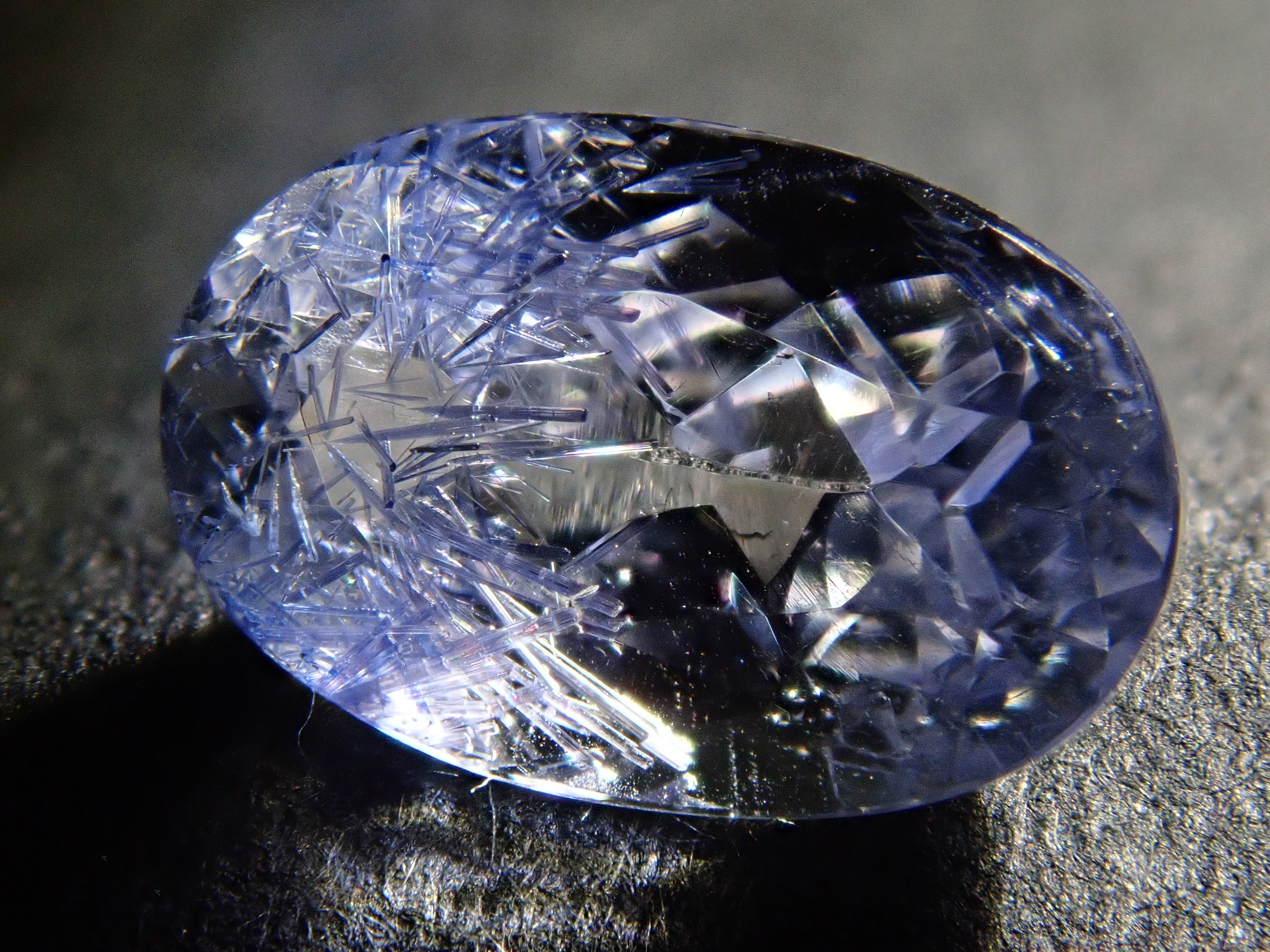 【12561966掲載】ブラジル産デュモルチェライトインクォーツ 0.867ctルース