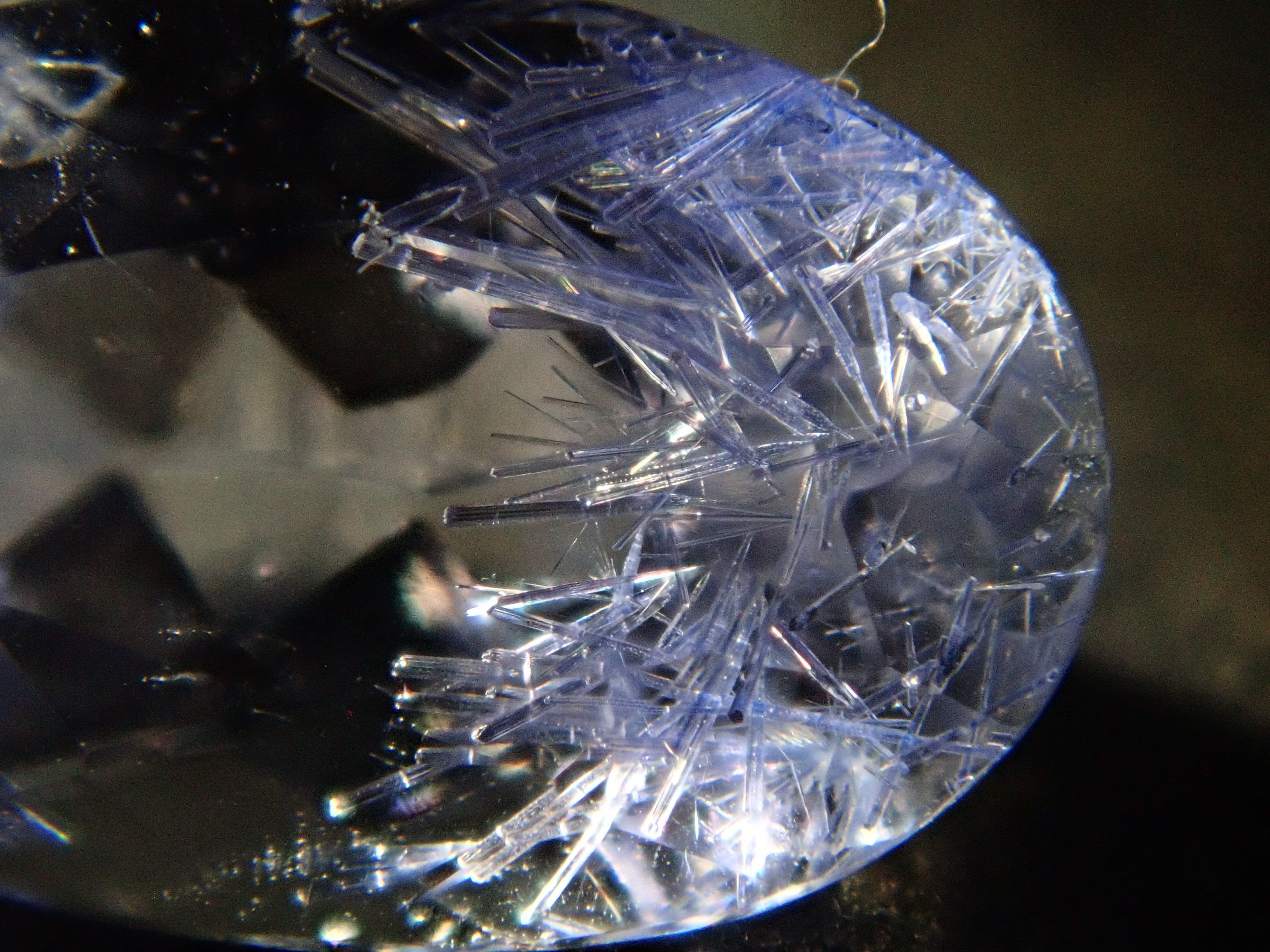 【12561966掲載】ブラジル産デュモルチェライトインクォーツ 0.867ctルース