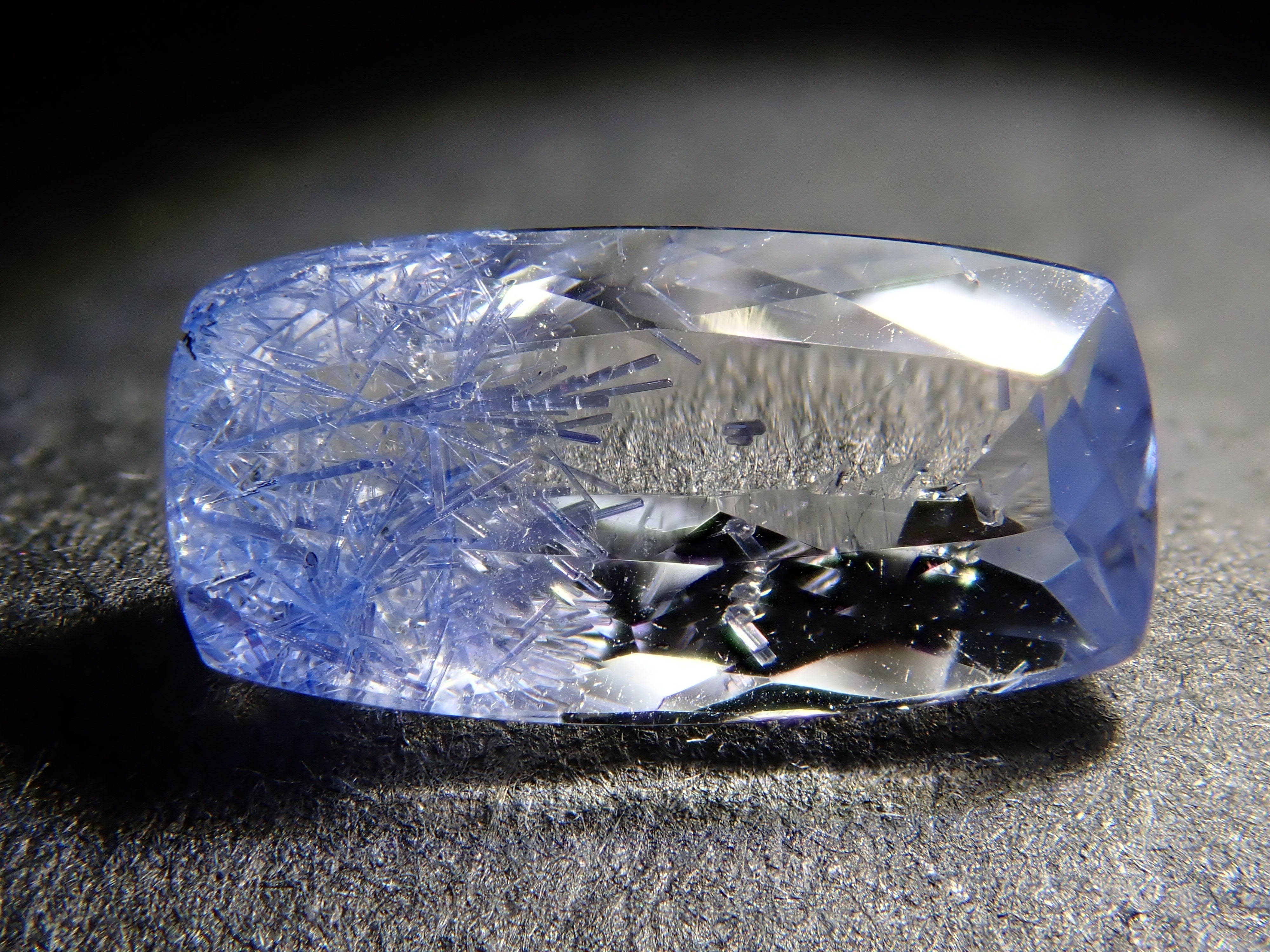 【12561967掲載】ブラジル産デュモルチェライトインクォーツ 0.849ctルース