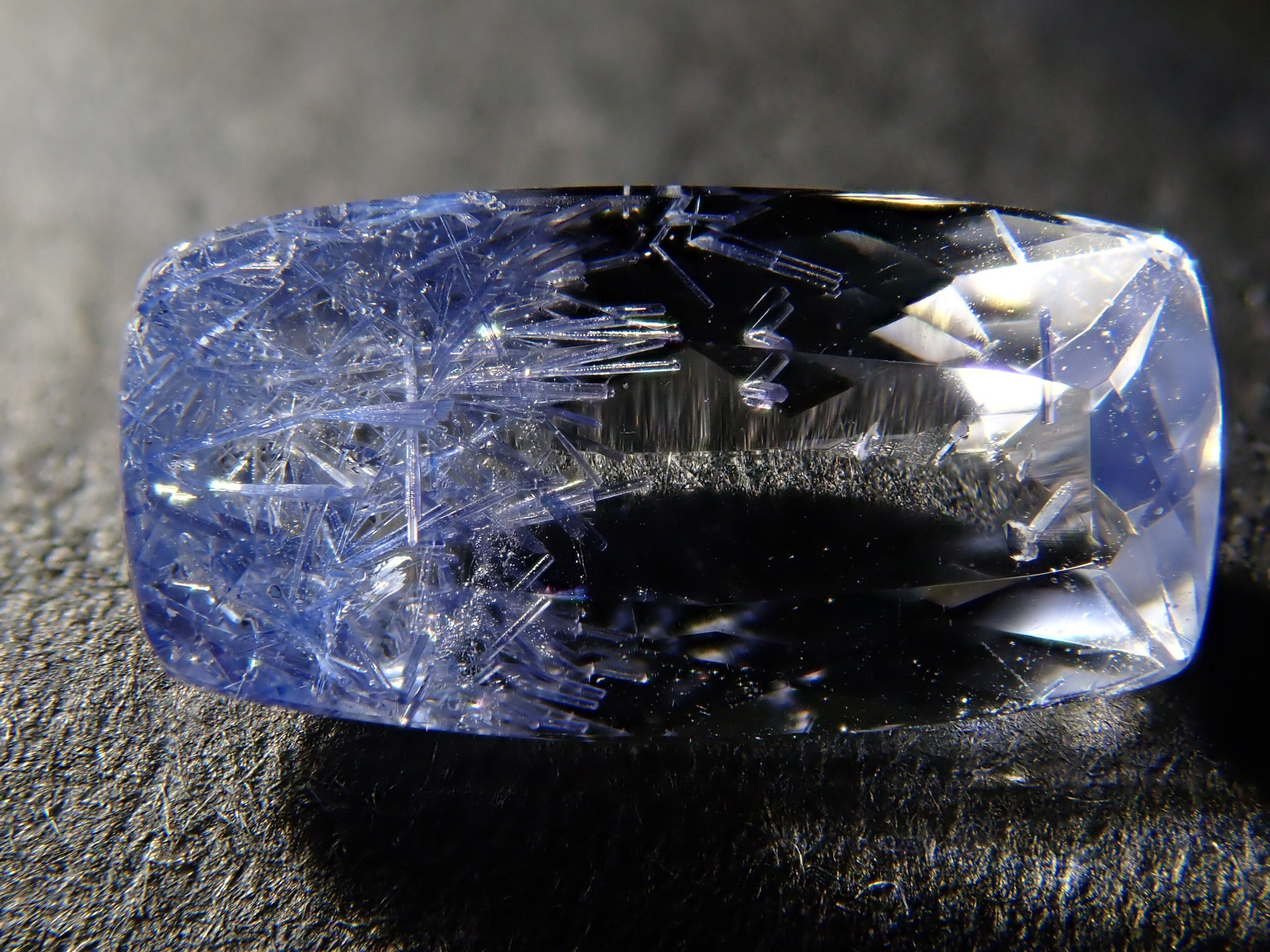 【12561967掲載】ブラジル産デュモルチェライトインクォーツ 0.849ctルース