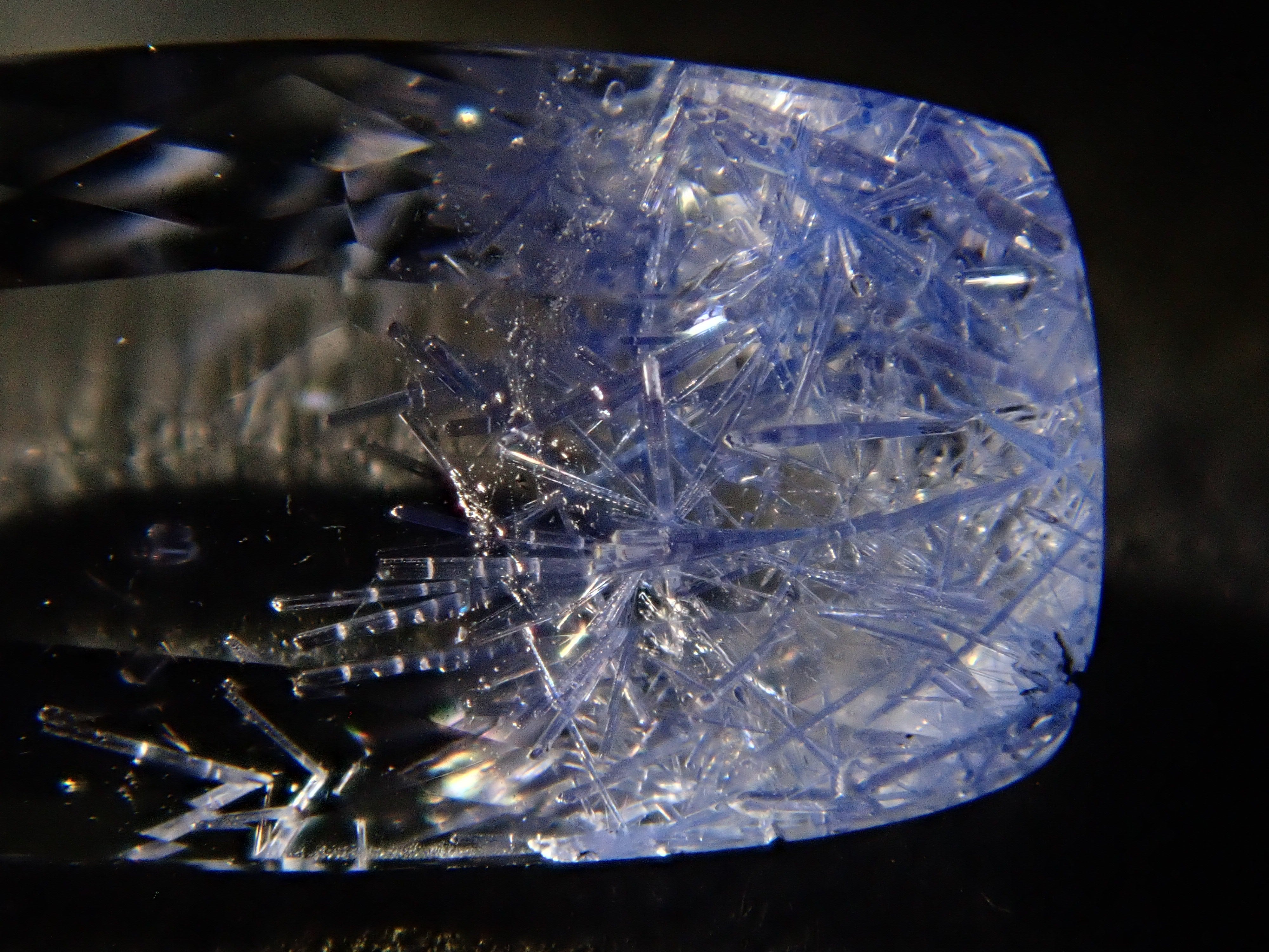 12561967掲載】ブラジル産デュモルチェライトインクォーツ 0.849ctルース