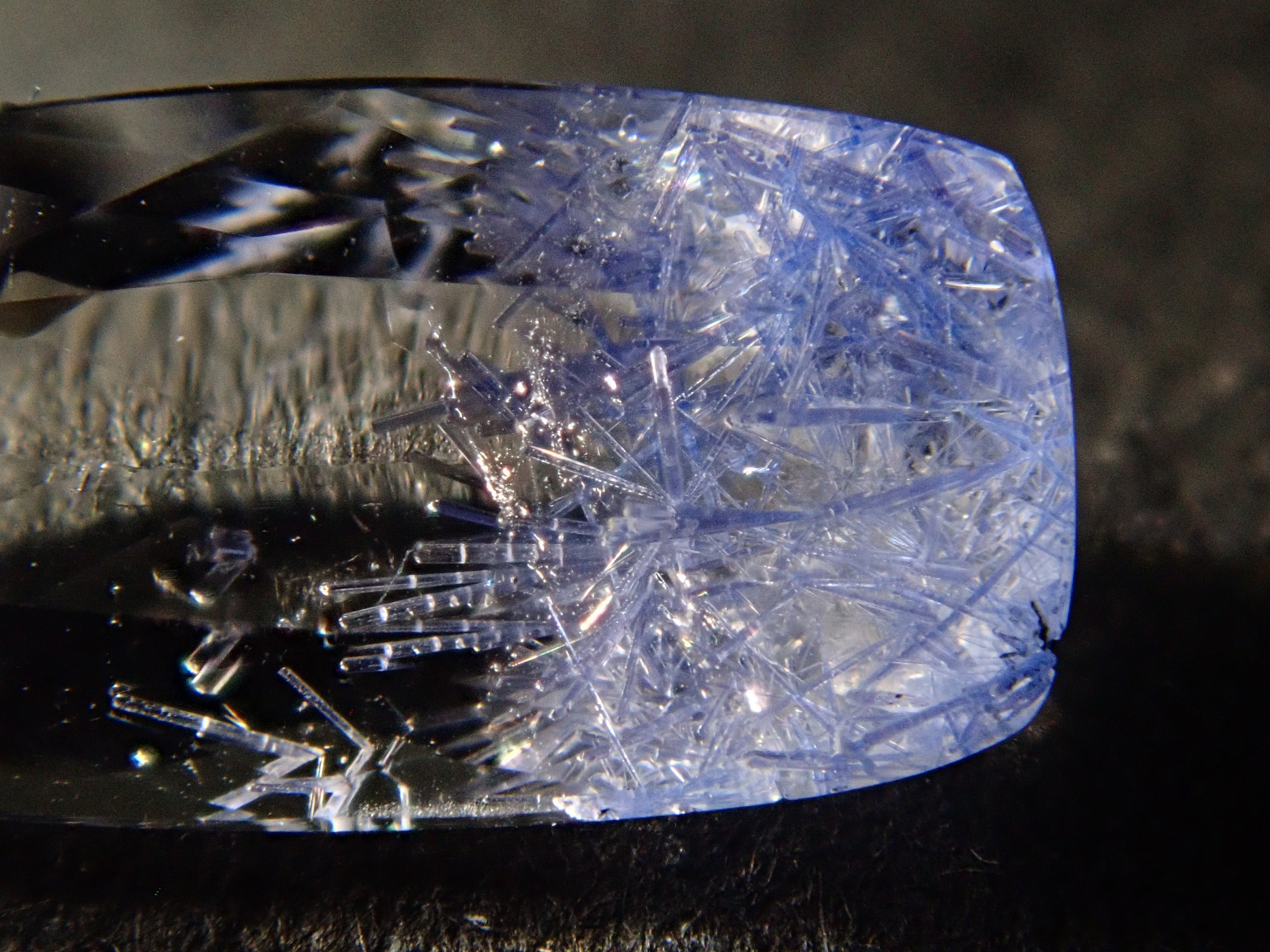 【12561967掲載】ブラジル産デュモルチェライトインクォーツ 0.849ctルース