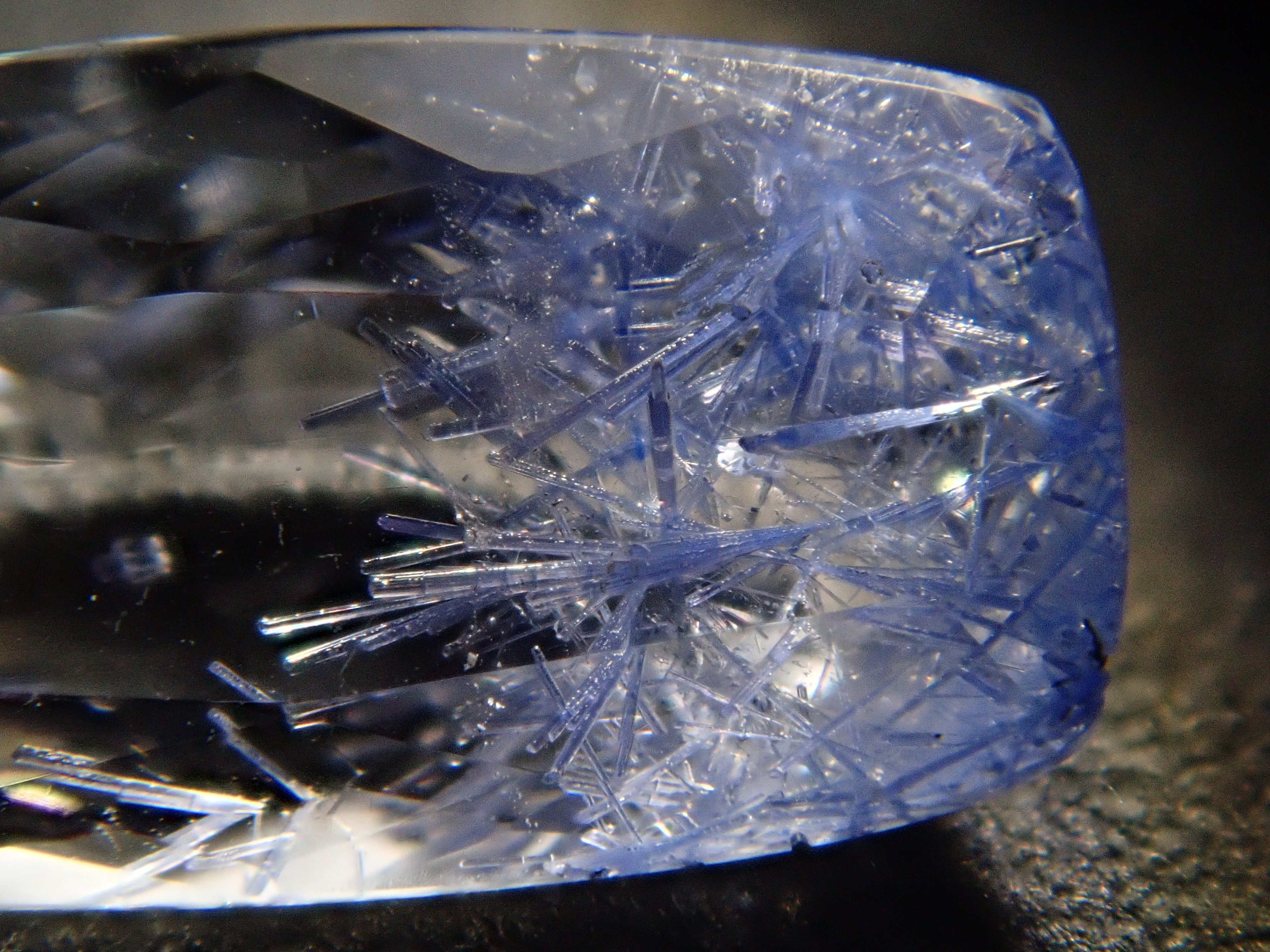 【12561967掲載】ブラジル産デュモルチェライトインクォーツ 0.849ctルース