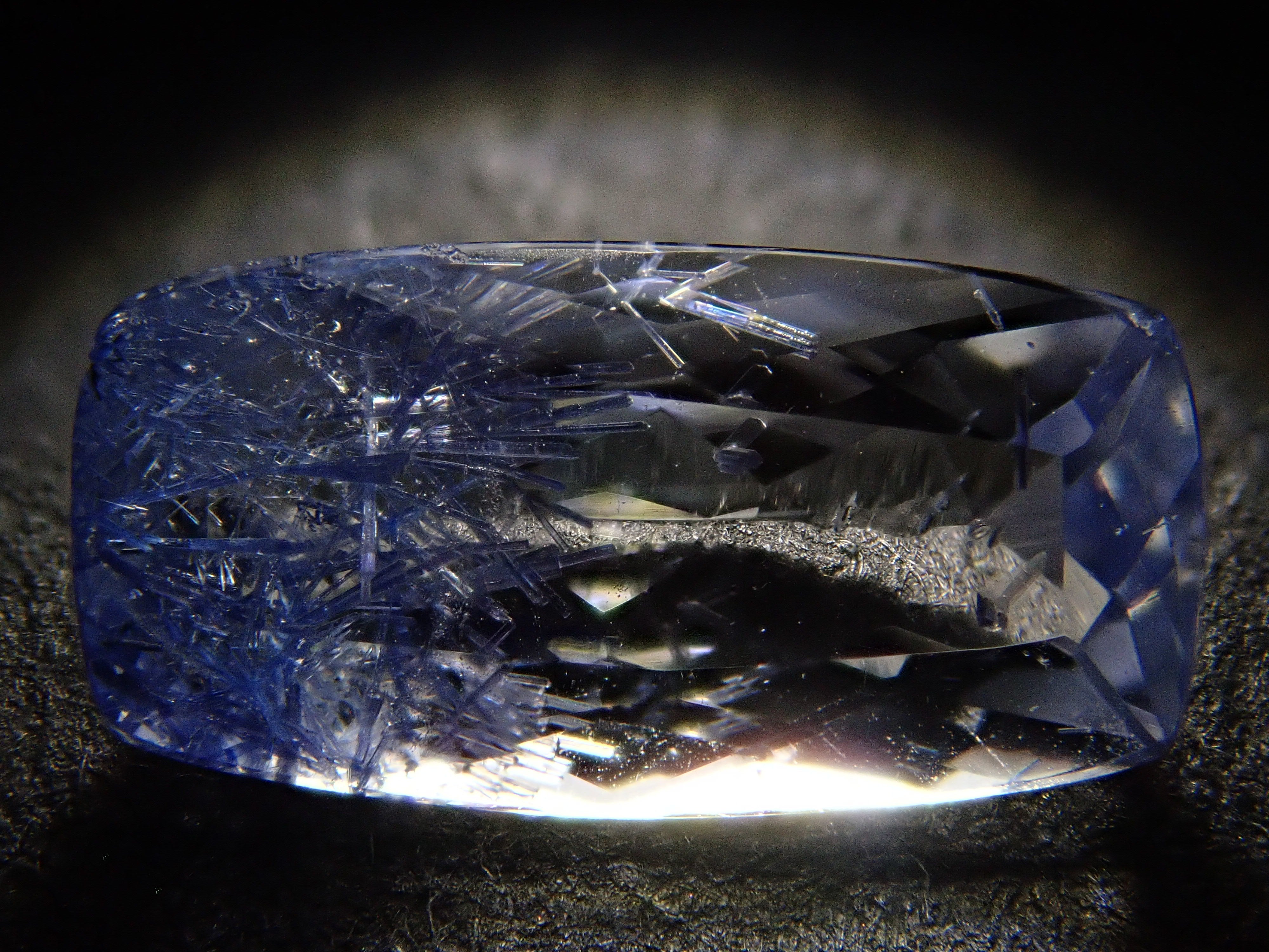 12561967掲載】ブラジル産デュモルチェライトインクォーツ 0.849ctルース