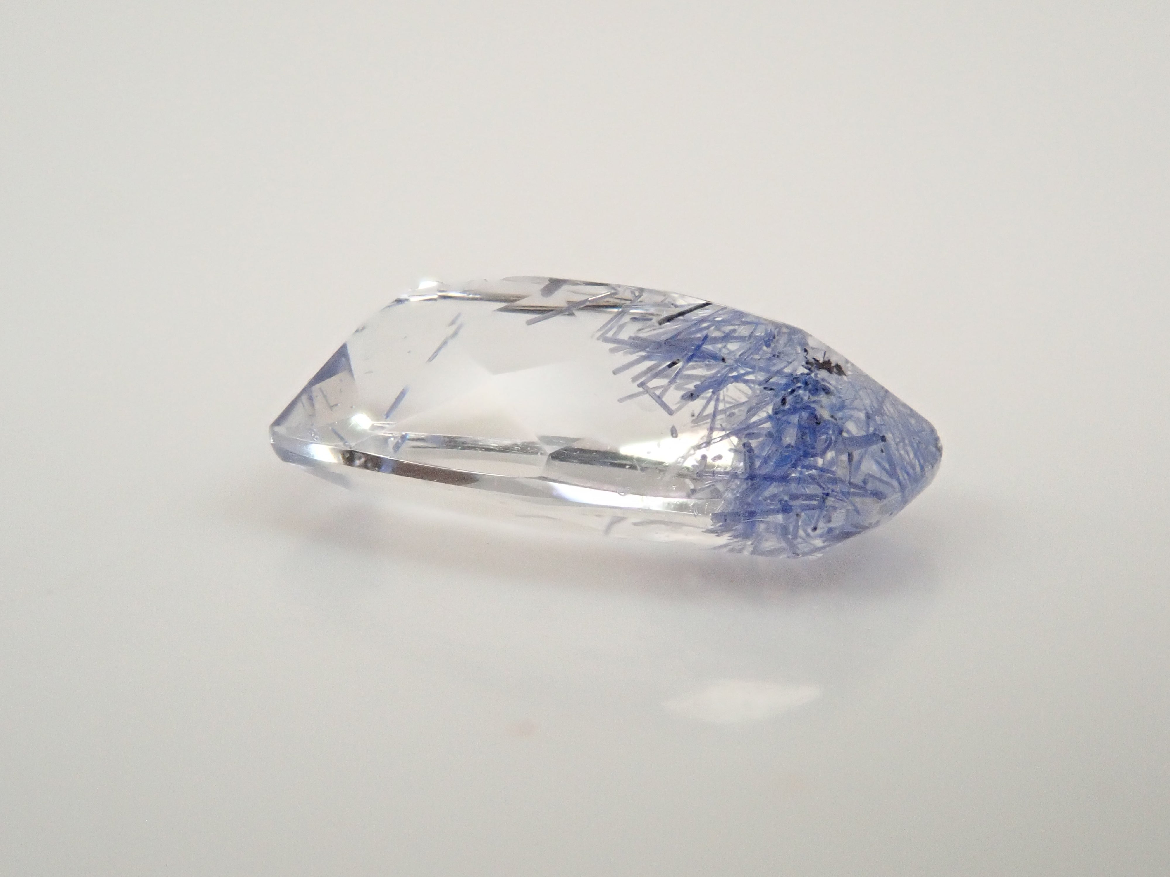 【12561967掲載】ブラジル産デュモルチェライトインクォーツ 0.849ctルース