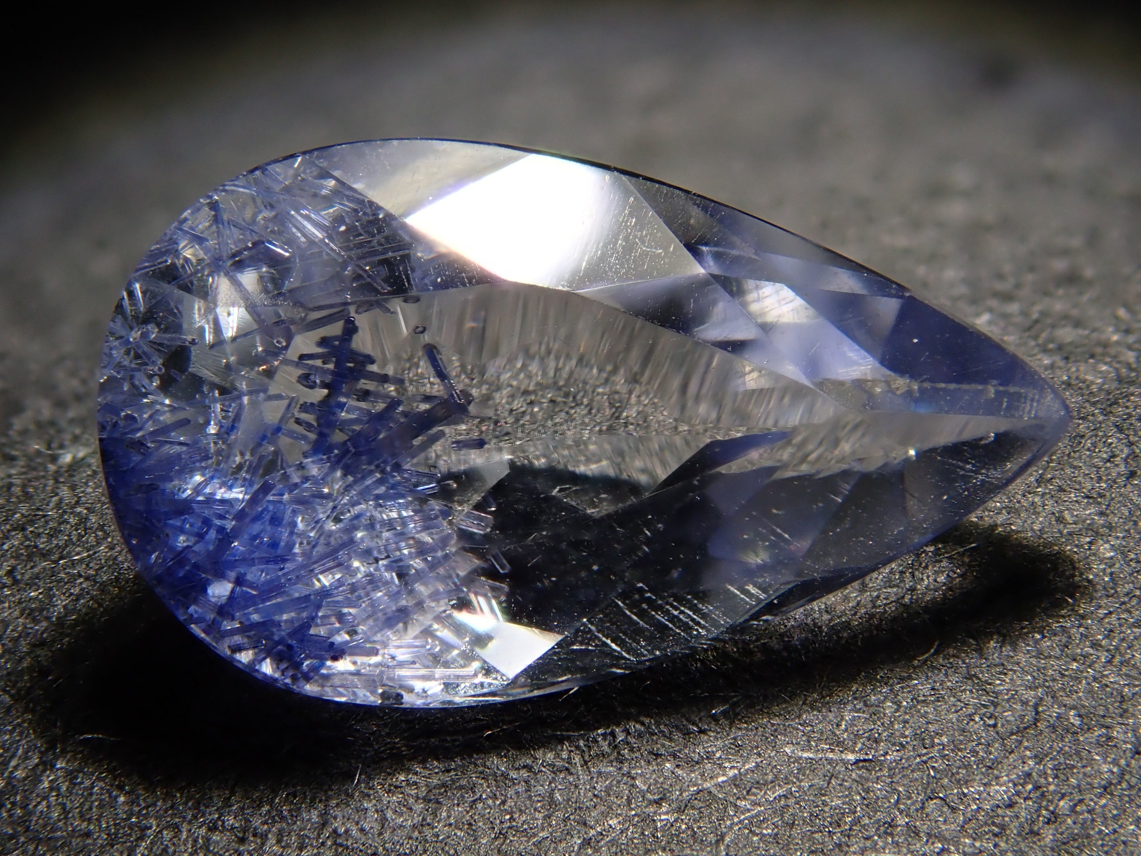 【12561968掲載】ブラジル産デュモルチェライトインクォーツ 0.803ctルース