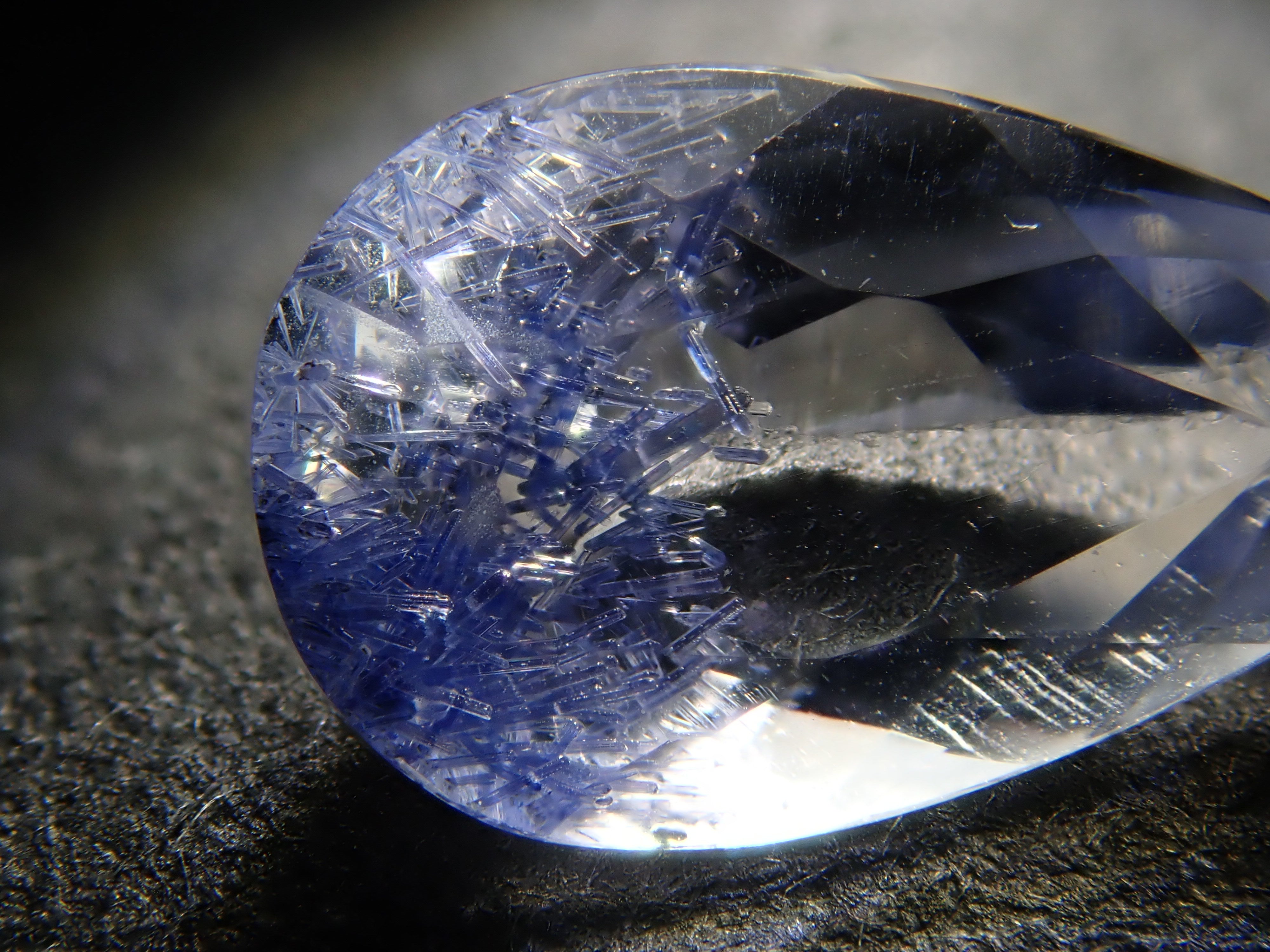 【12561968掲載】ブラジル産デュモルチェライトインクォーツ 0.803ctルース