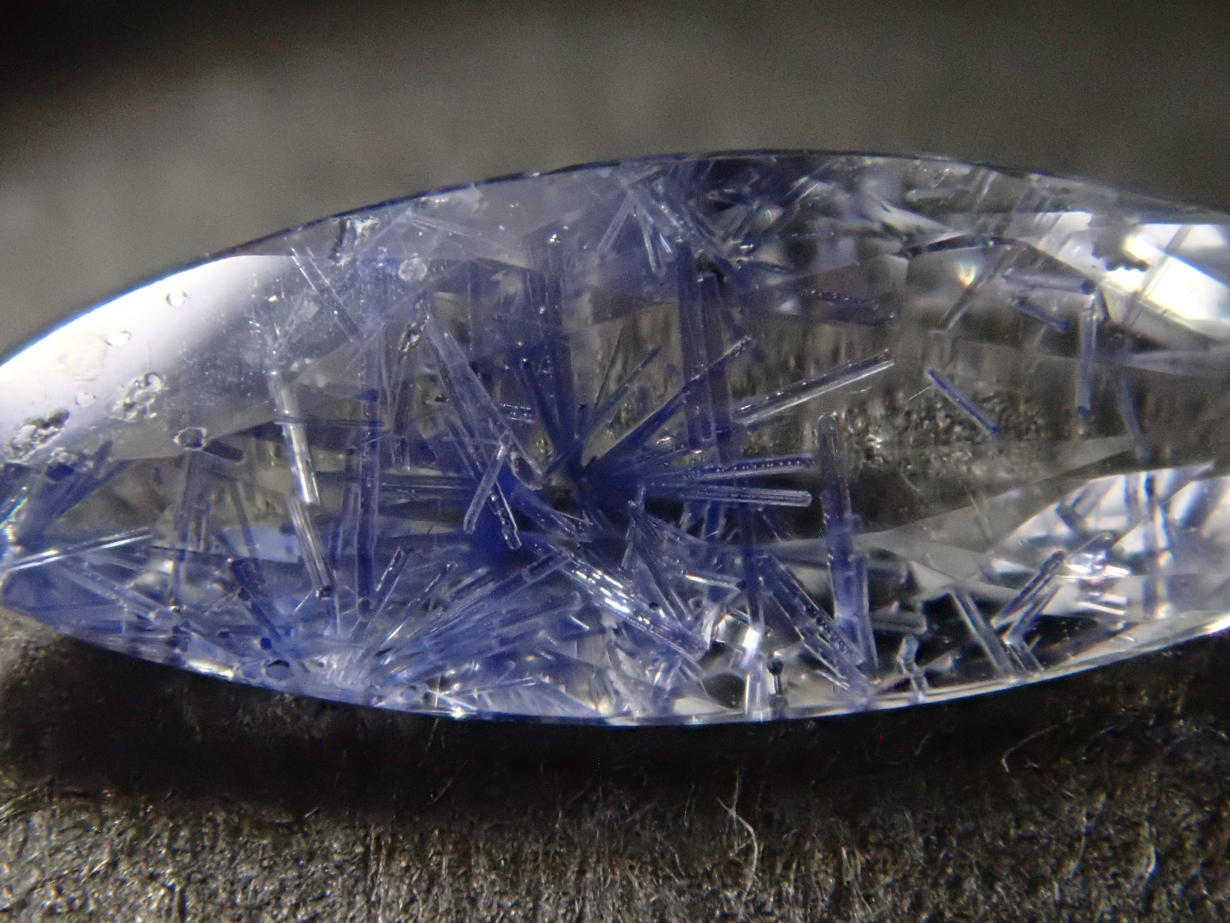 【12561969掲載】ブラジル産デュモルチェライトインクォーツ 0.463ctルース