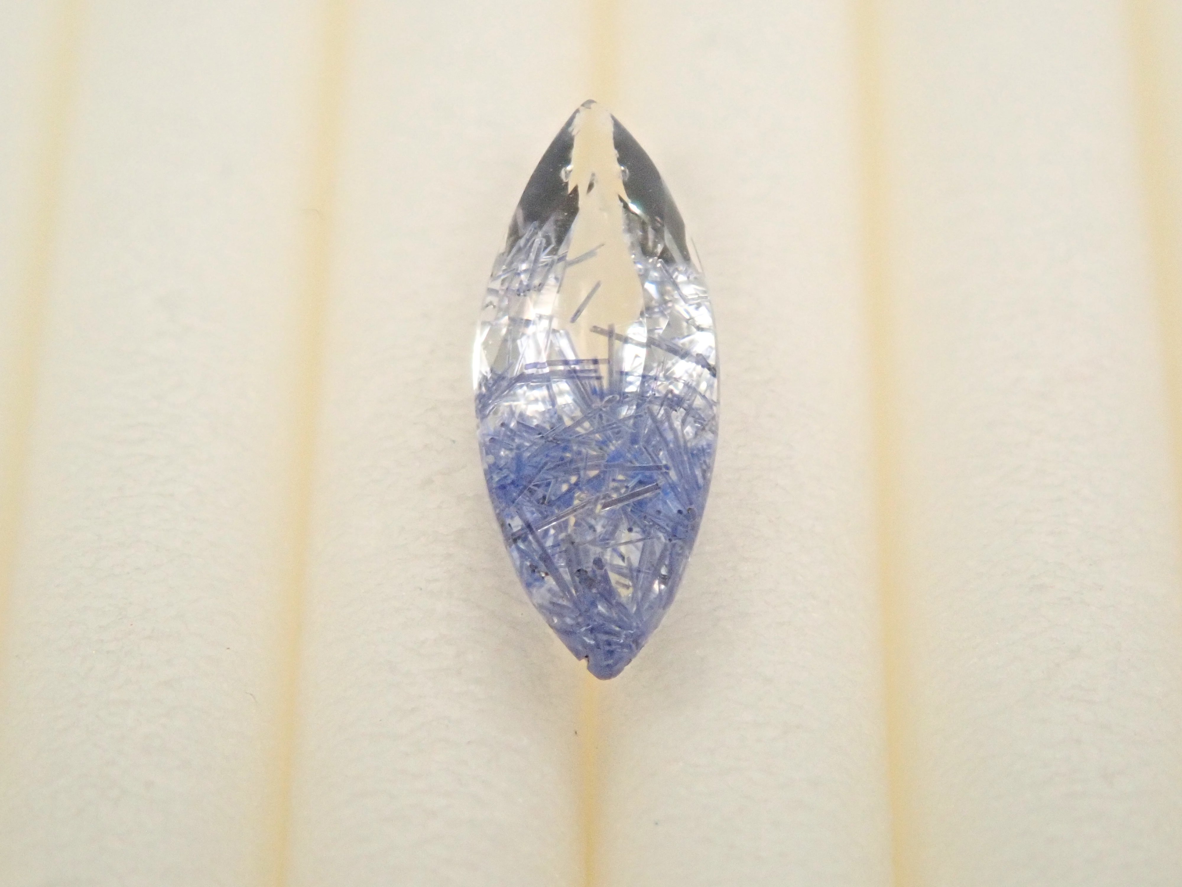 [12561969] 巴西石英中的杜莫特石 0.463克拉散石