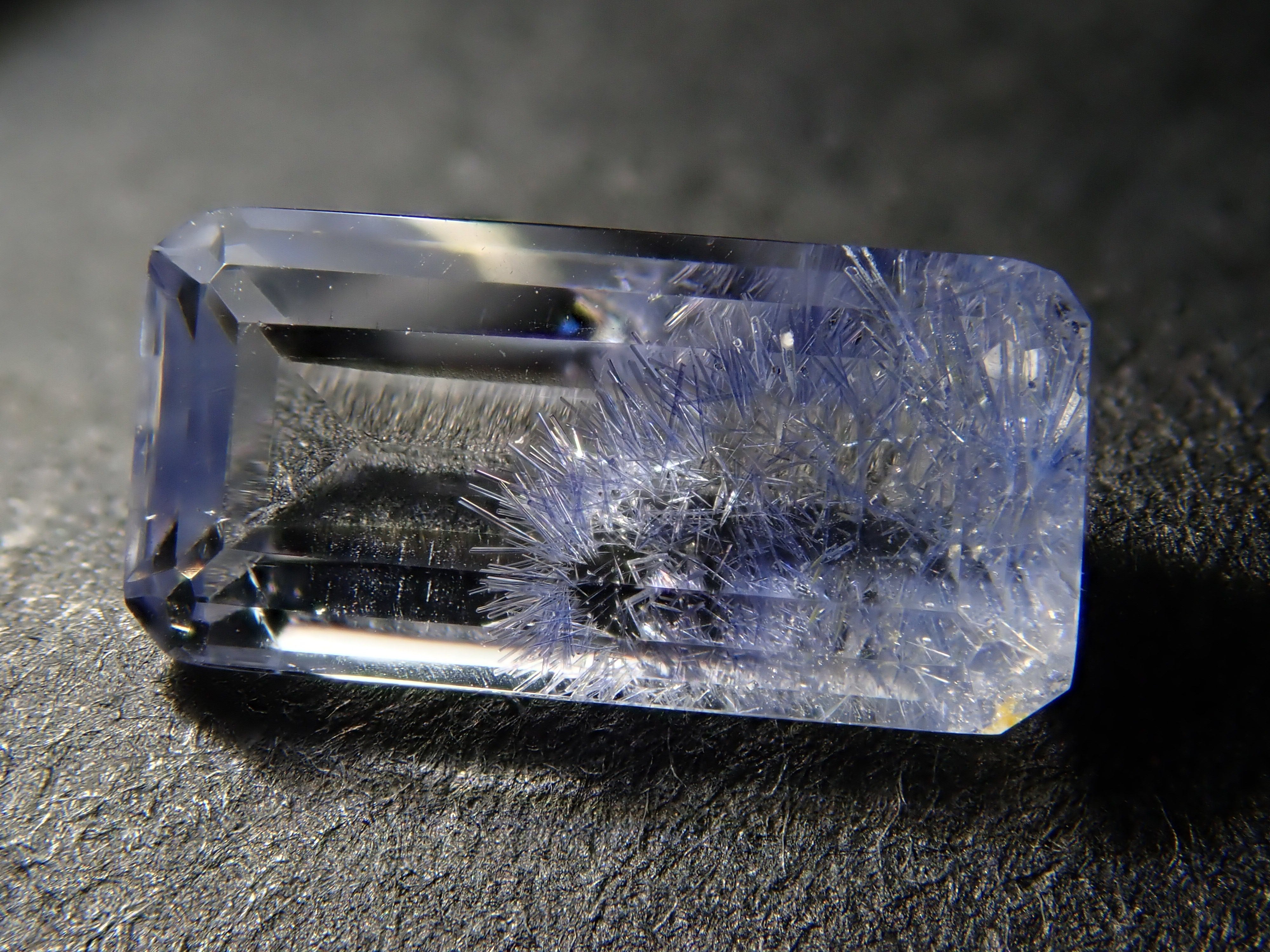 ネパール産カイヤナイト1石ルース（インディゴブルーカラー,4×6mm