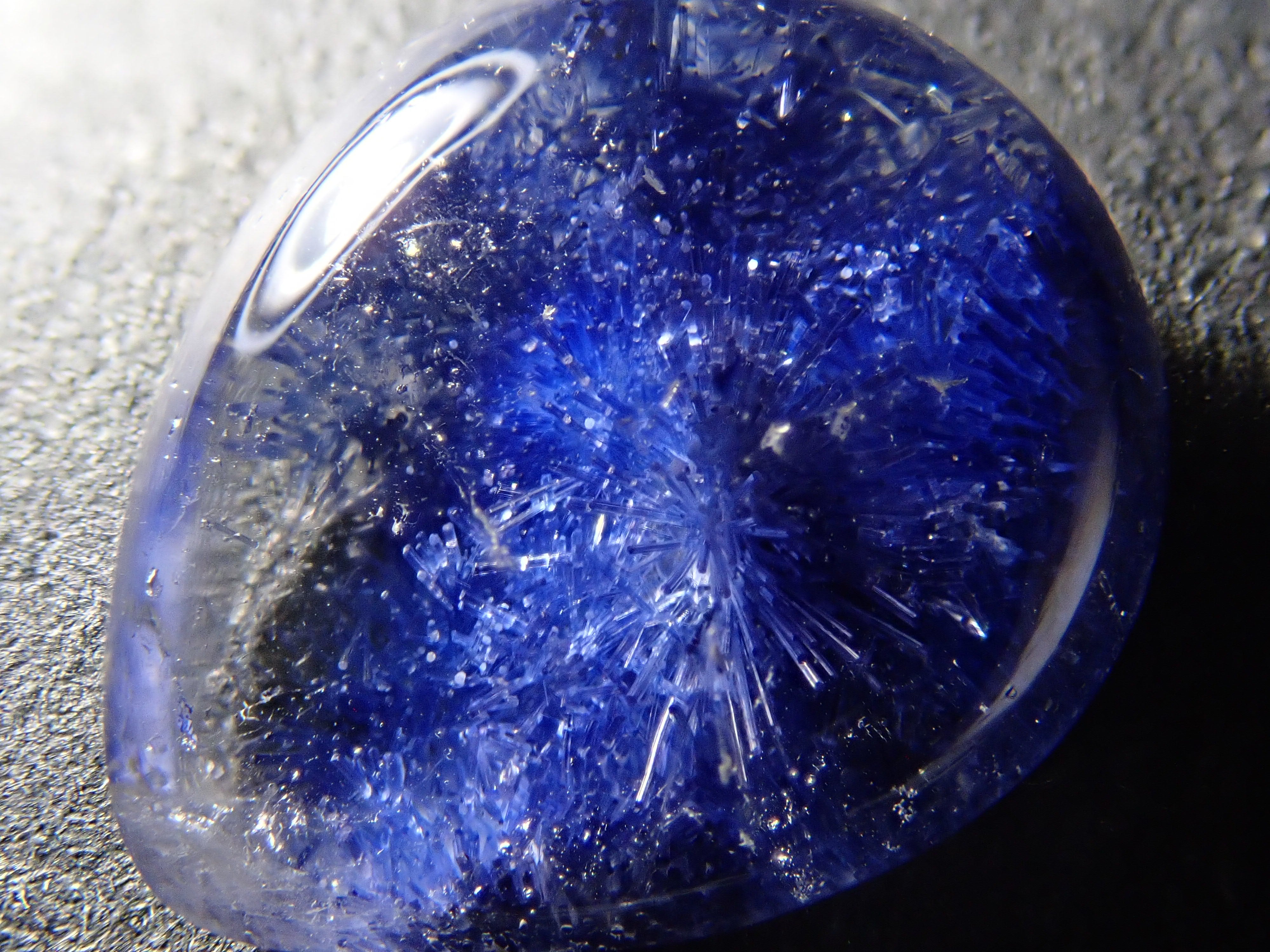 【12561971掲載】ブラジル産デュモルチェライトインクォーツ 3.253ctルース