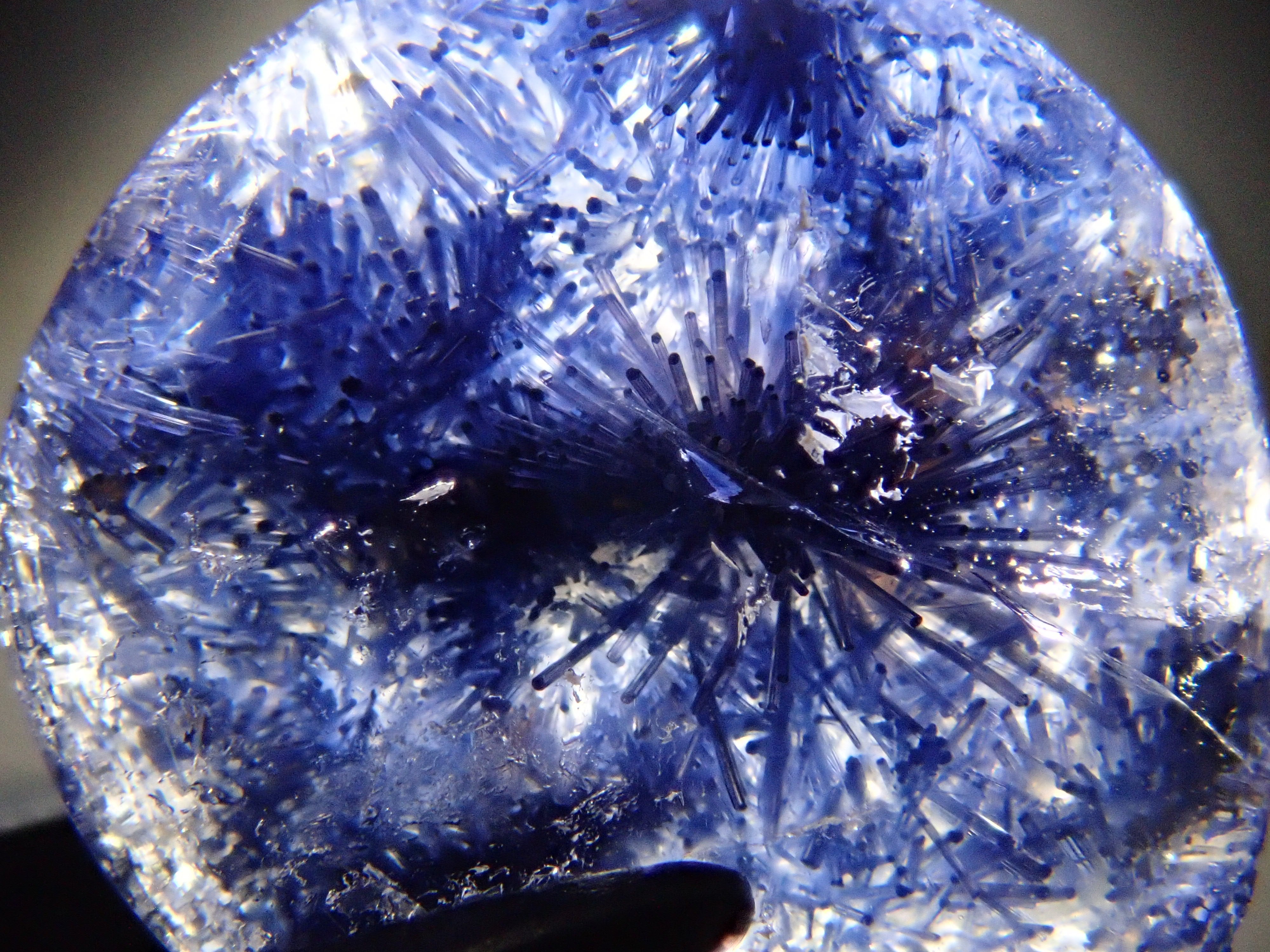 【12561971掲載】ブラジル産デュモルチェライトインクォーツ 3.253ctルース