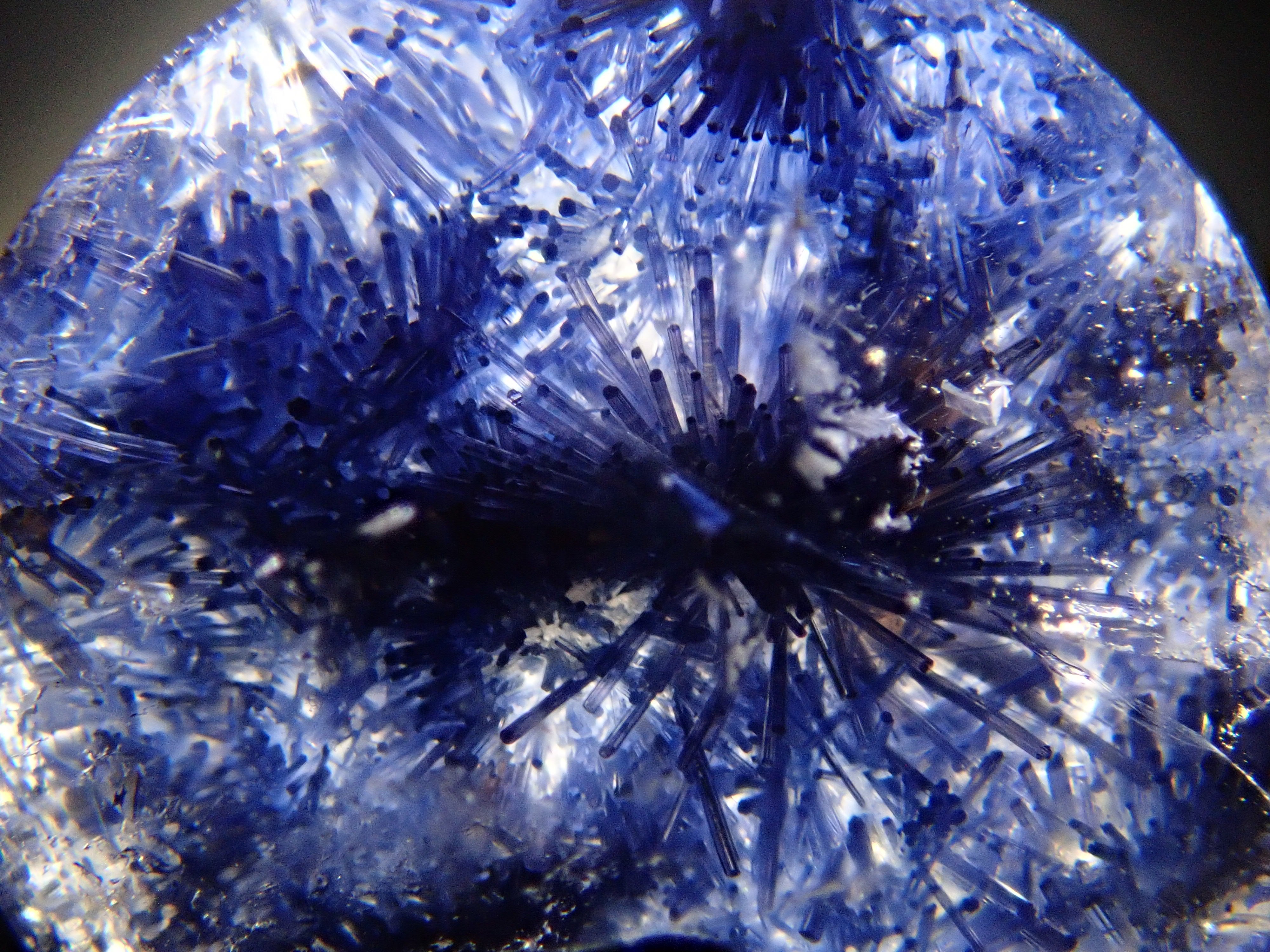 【12561971掲載】ブラジル産デュモルチェライトインクォーツ 3.253ctルース