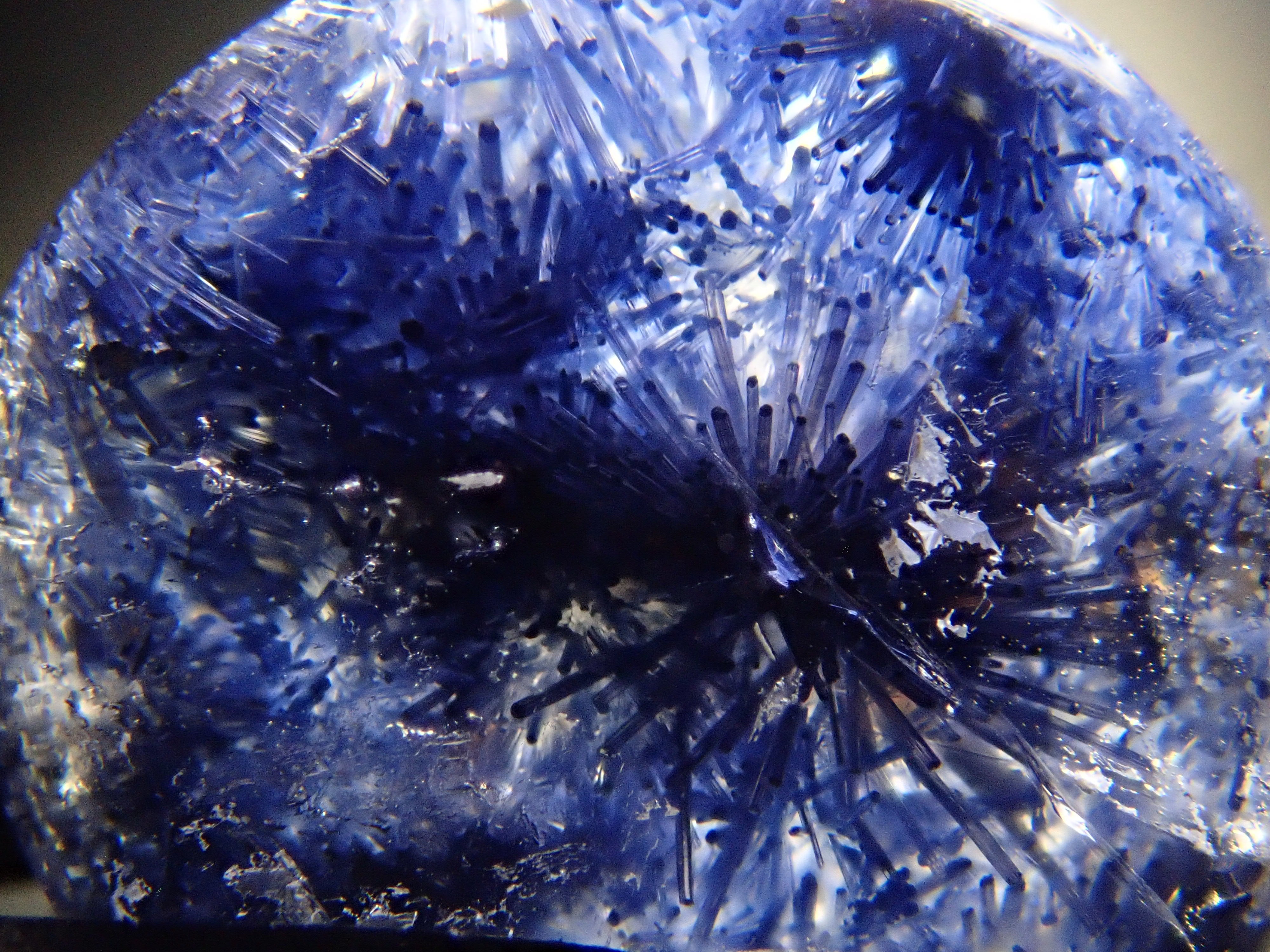 【12561971掲載】ブラジル産デュモルチェライトインクォーツ 3.253ctルース