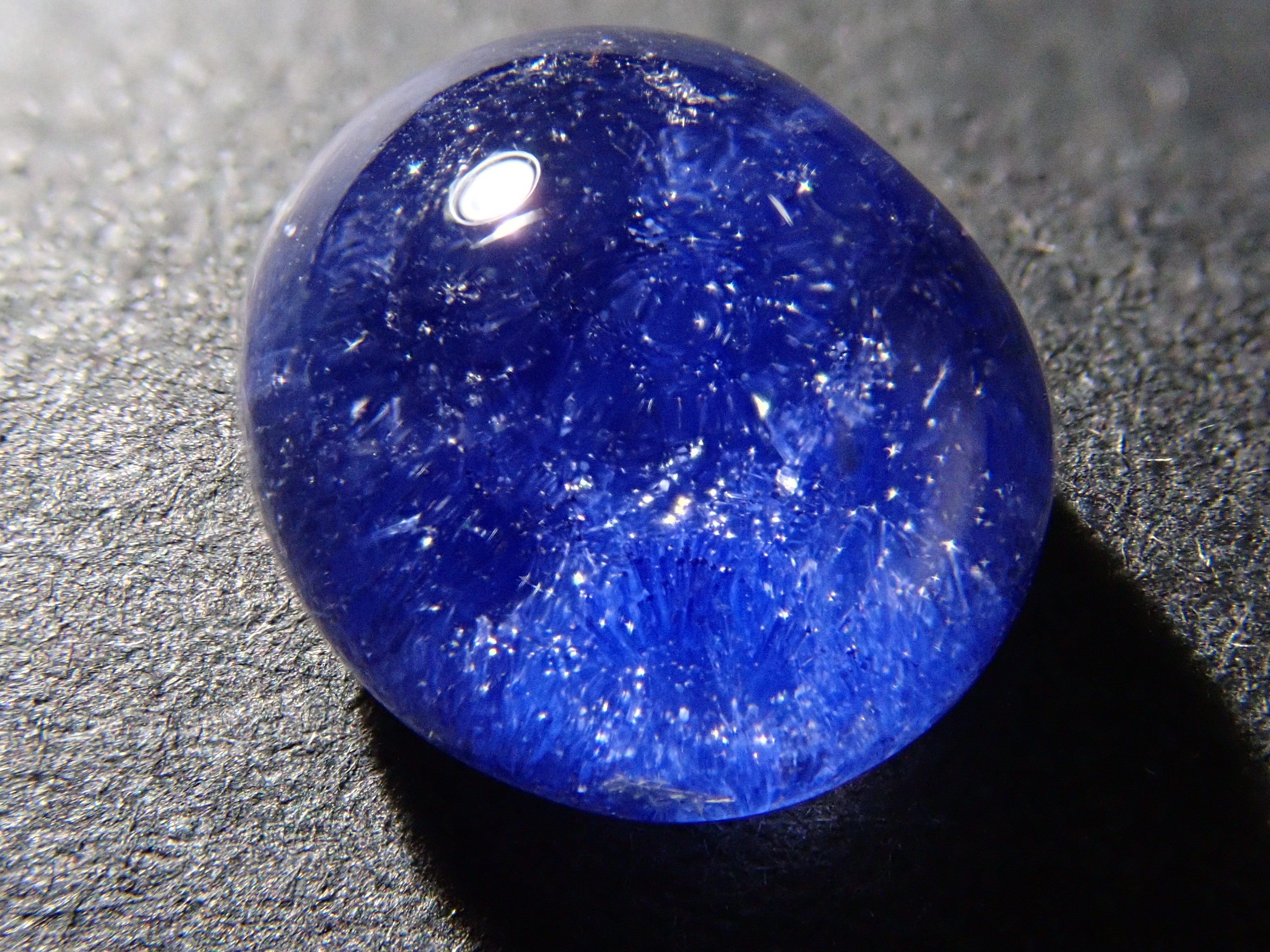 【12561972掲載】ブラジル産デュモルチェライトインクォーツ 2.450ctルース