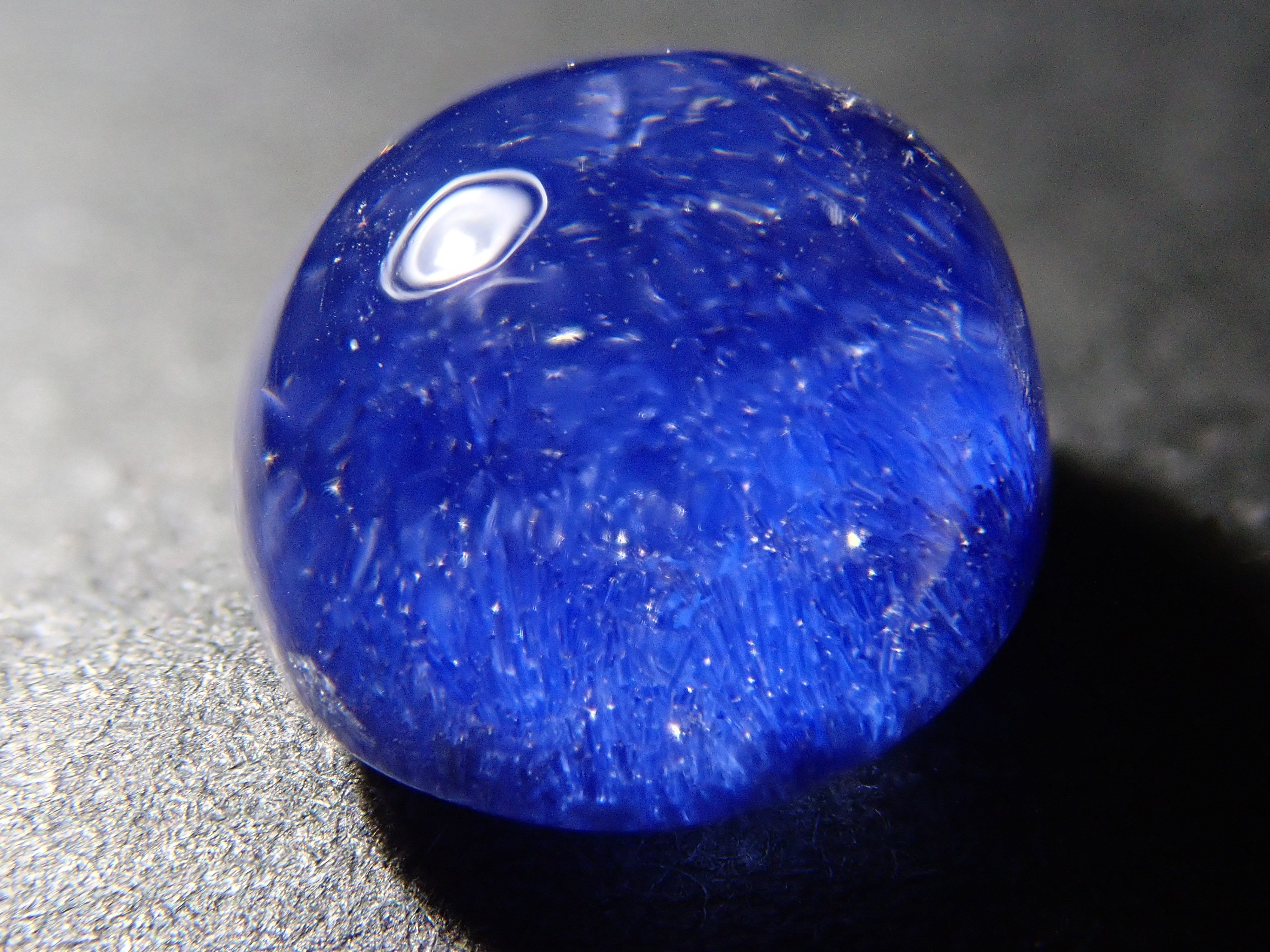 【12561972掲載】ブラジル産デュモルチェライトインクォーツ 2.450ctルース