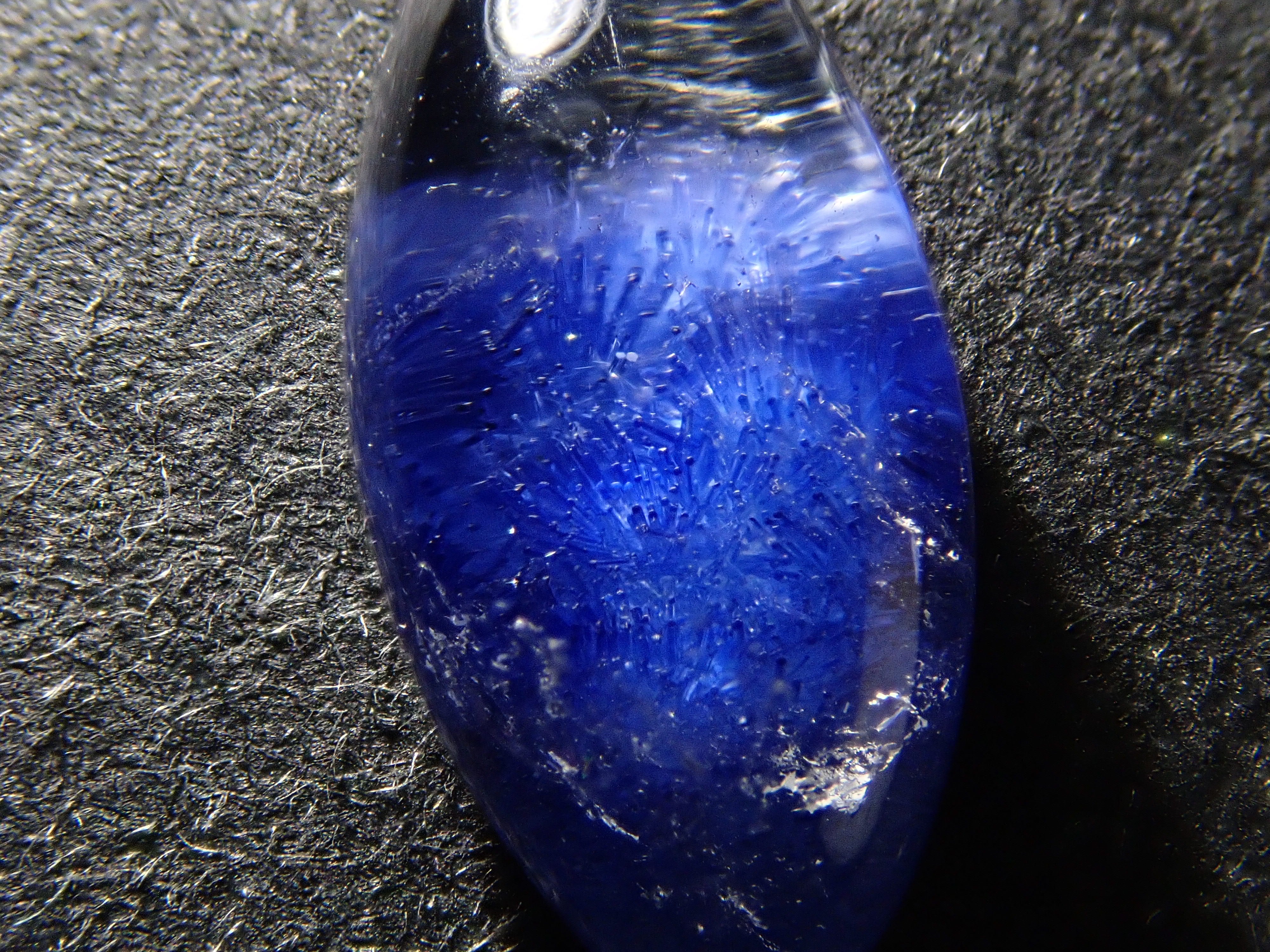 【12561974掲載】ブラジル産デュモルチェライトインクォーツ 2.054ctルース