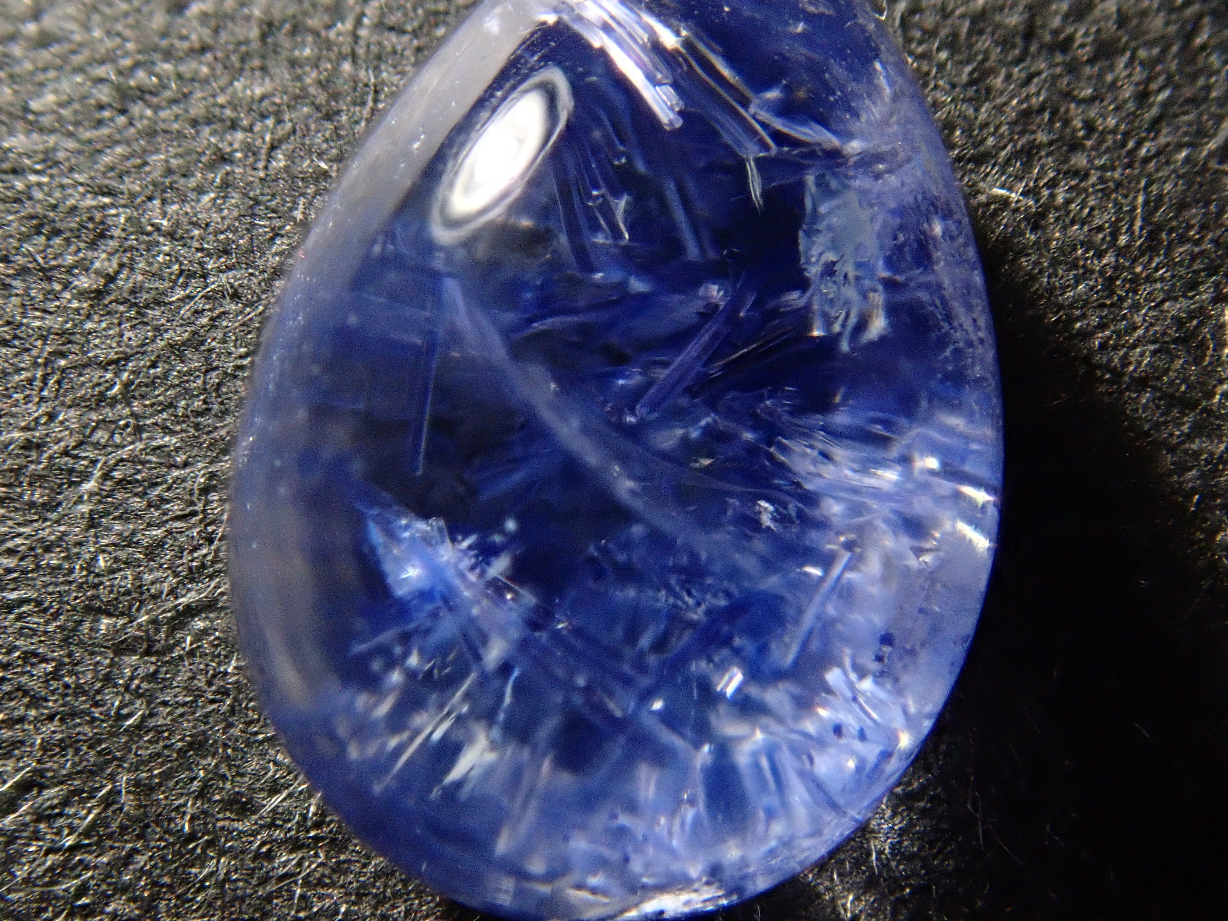 【12561975掲載】ブラジル産デュモルチェライトインクォーツ 1.559ctルース