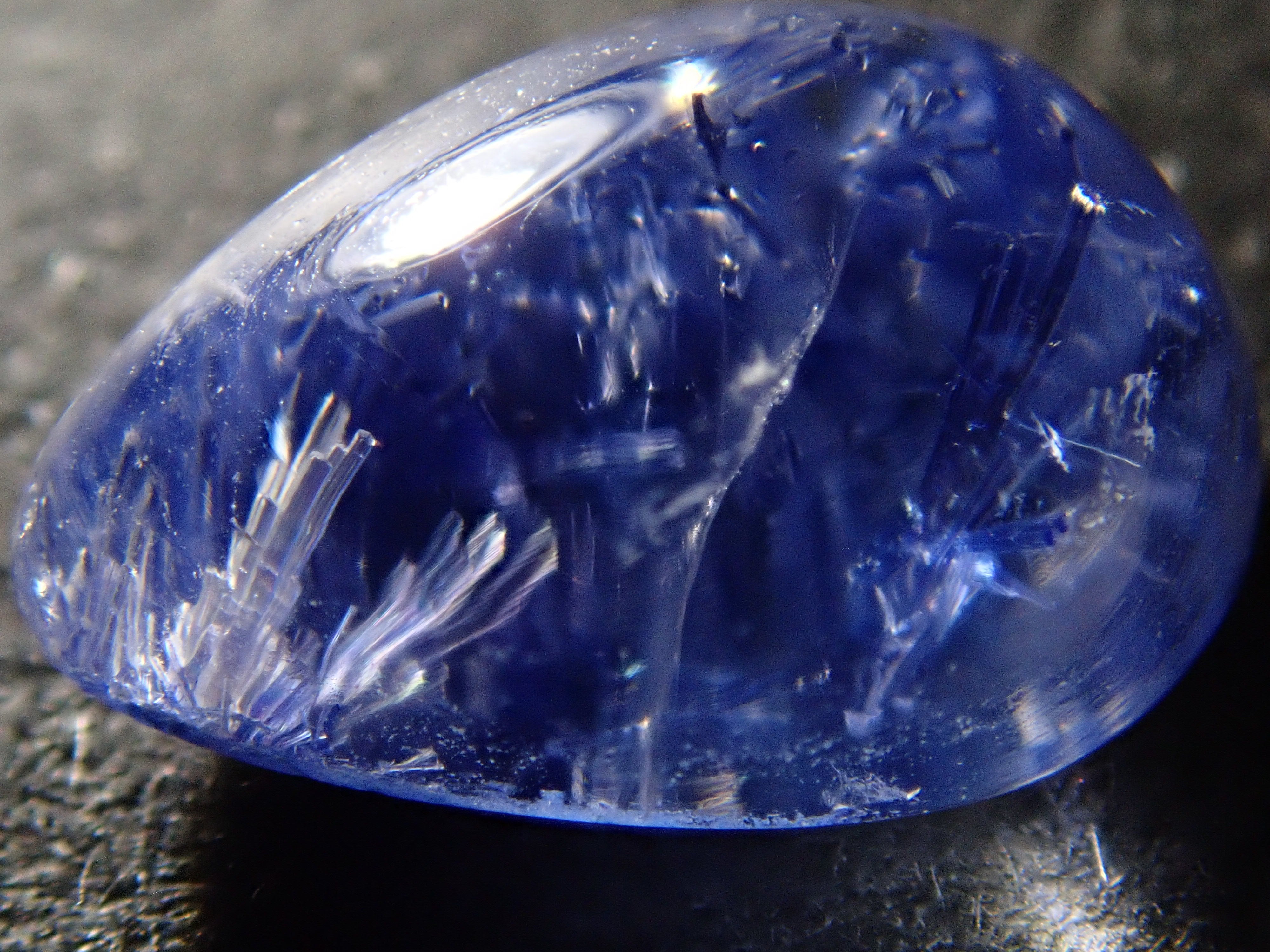 【12561975掲載】ブラジル産デュモルチェライトインクォーツ 1.559ctルース